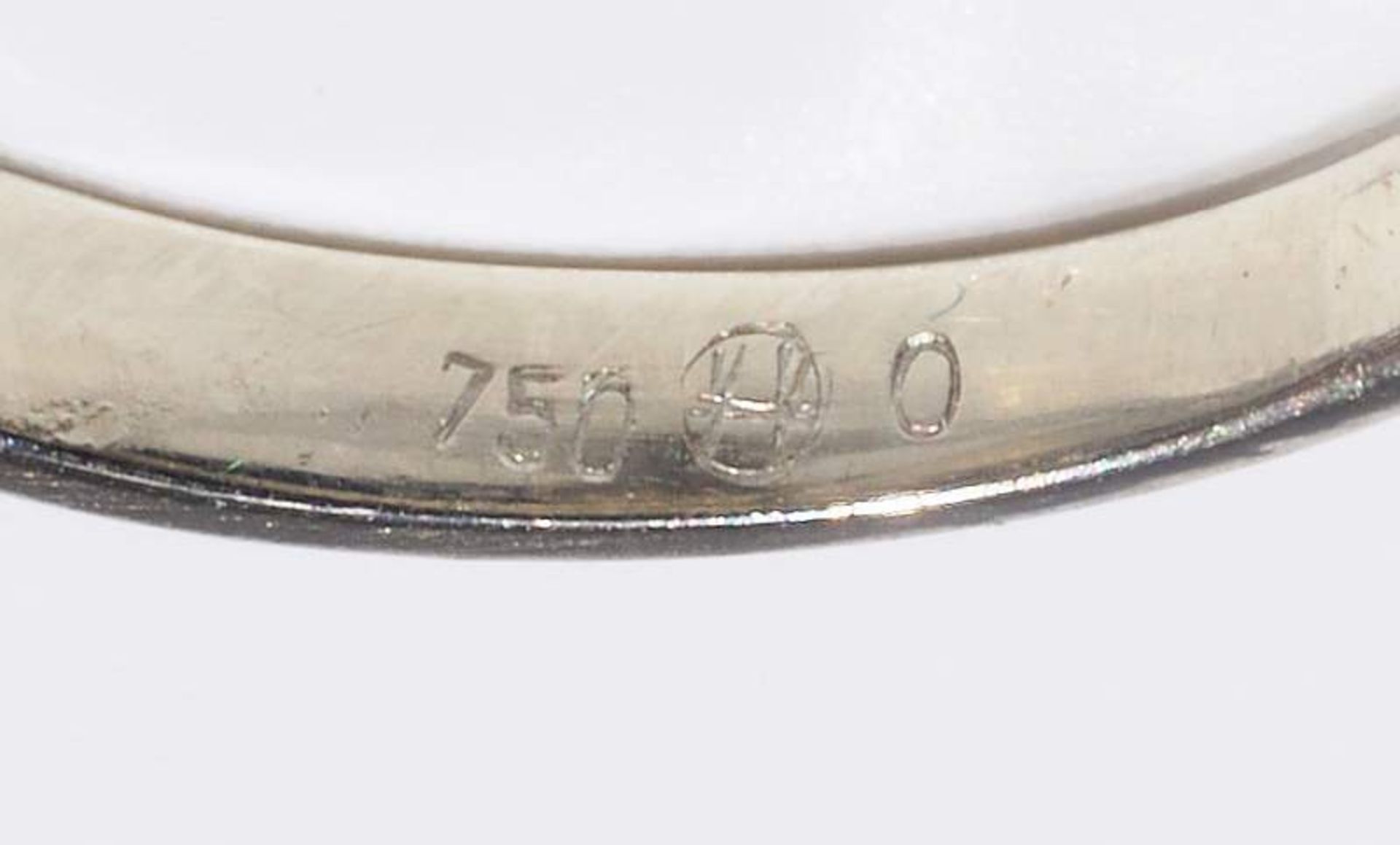 Diamantring. Diamantring. 750er Weißgold gepunzt, Ringschiene mittig mit drei Altschliffbrillanten - Image 5 of 5