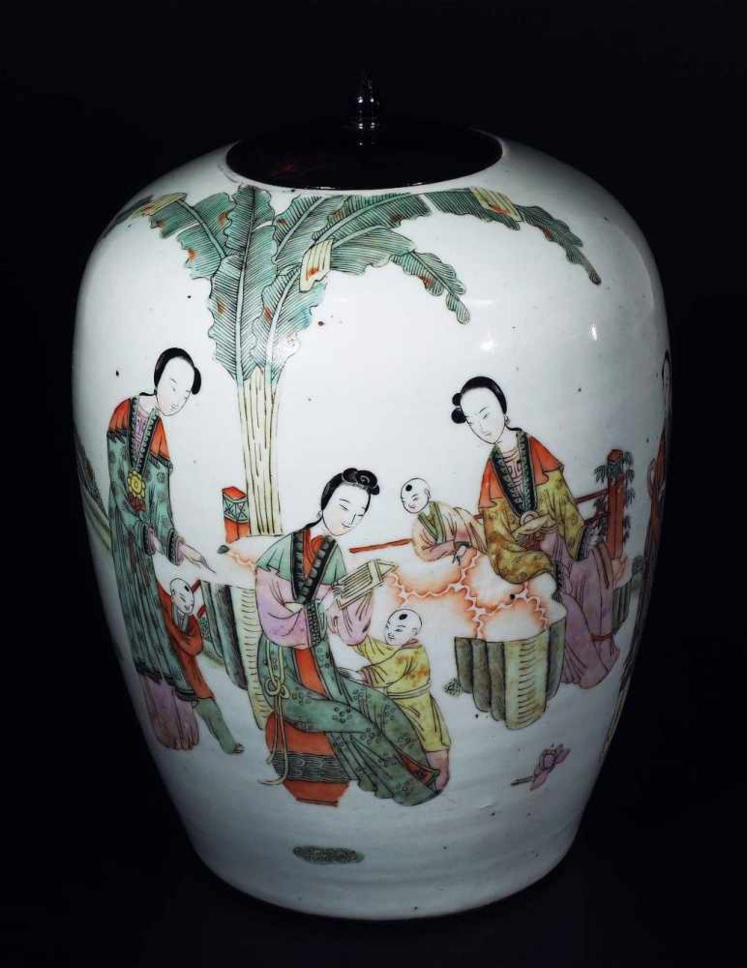 Deckeldose. Deckeldose. China, 20. Jahrhundert. Schauseits Figurenstaffage "Frauen mit Kindern" in - Bild 2 aus 5