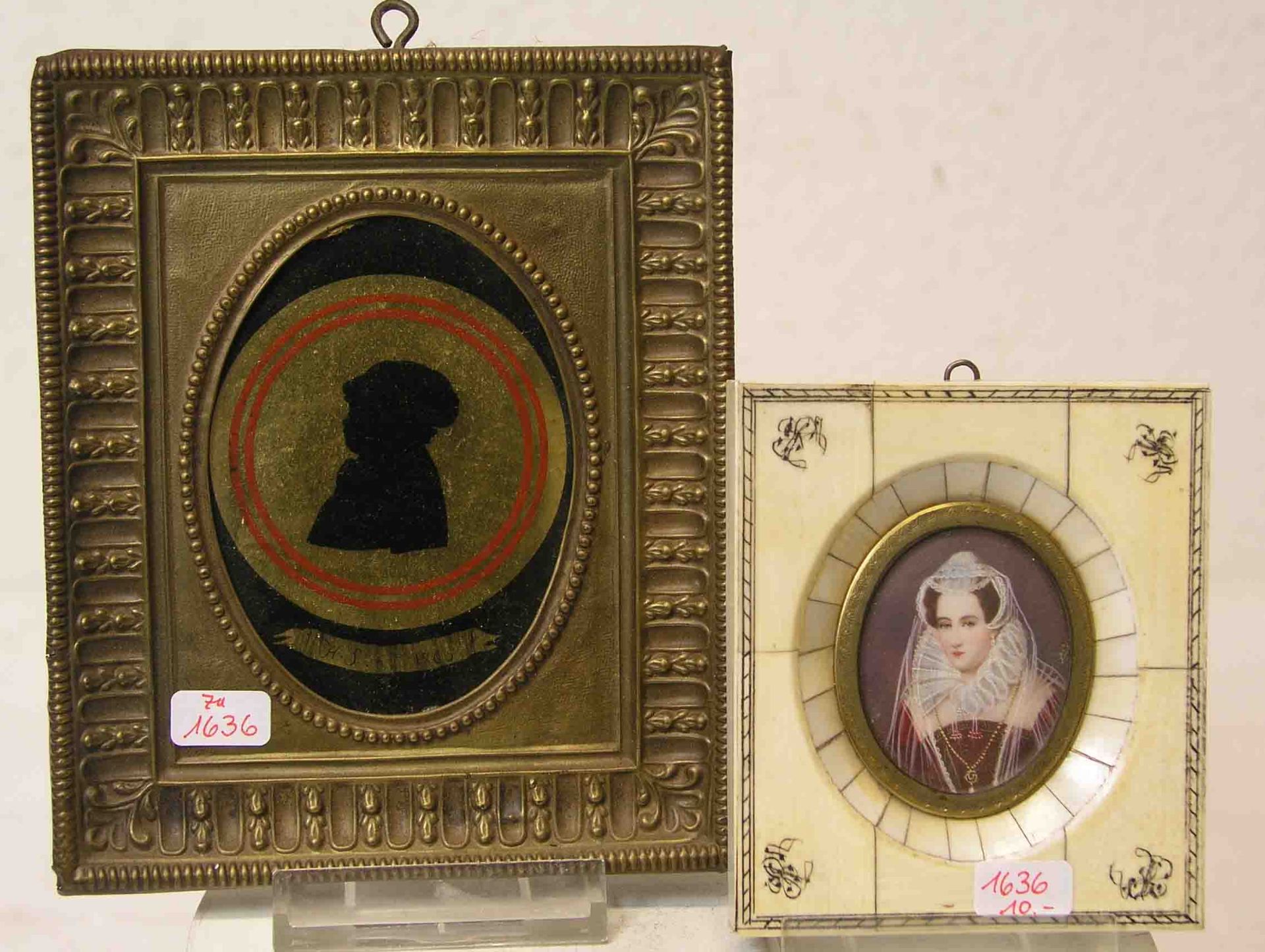 Zwei Miniaturen. Dabei: "Frauenportrait". Öl/Elfenbein, ovaler Bildausschnitt, Gesamtmaße:9,5 x 8,