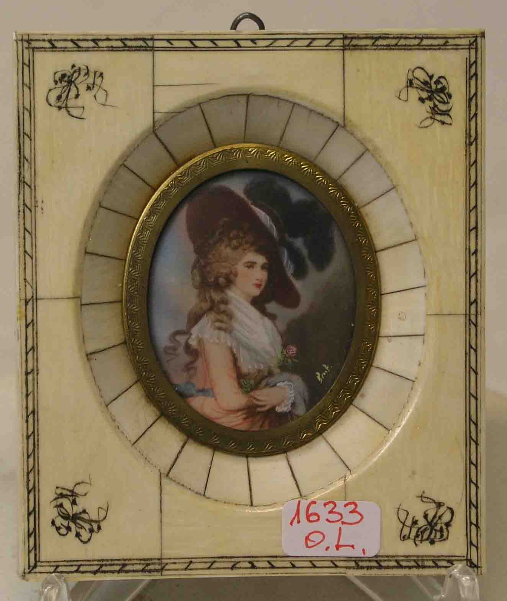 Miniatur "Dame mit Hut". Öl/Elfenbein, ovaler Bildausschnitt, Durchmesser: 5cm. Rahmen