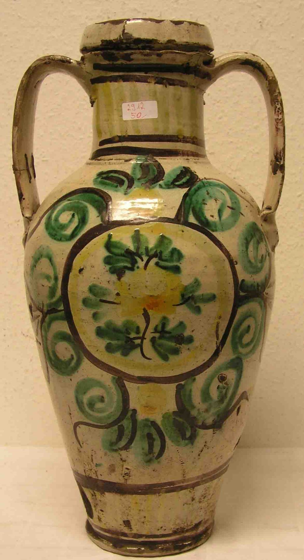 Doppelhenkelkrug um 1870. Spanien. Ton, Bleiglasur, floraler Dekor, zwei geschwungene undgerillte