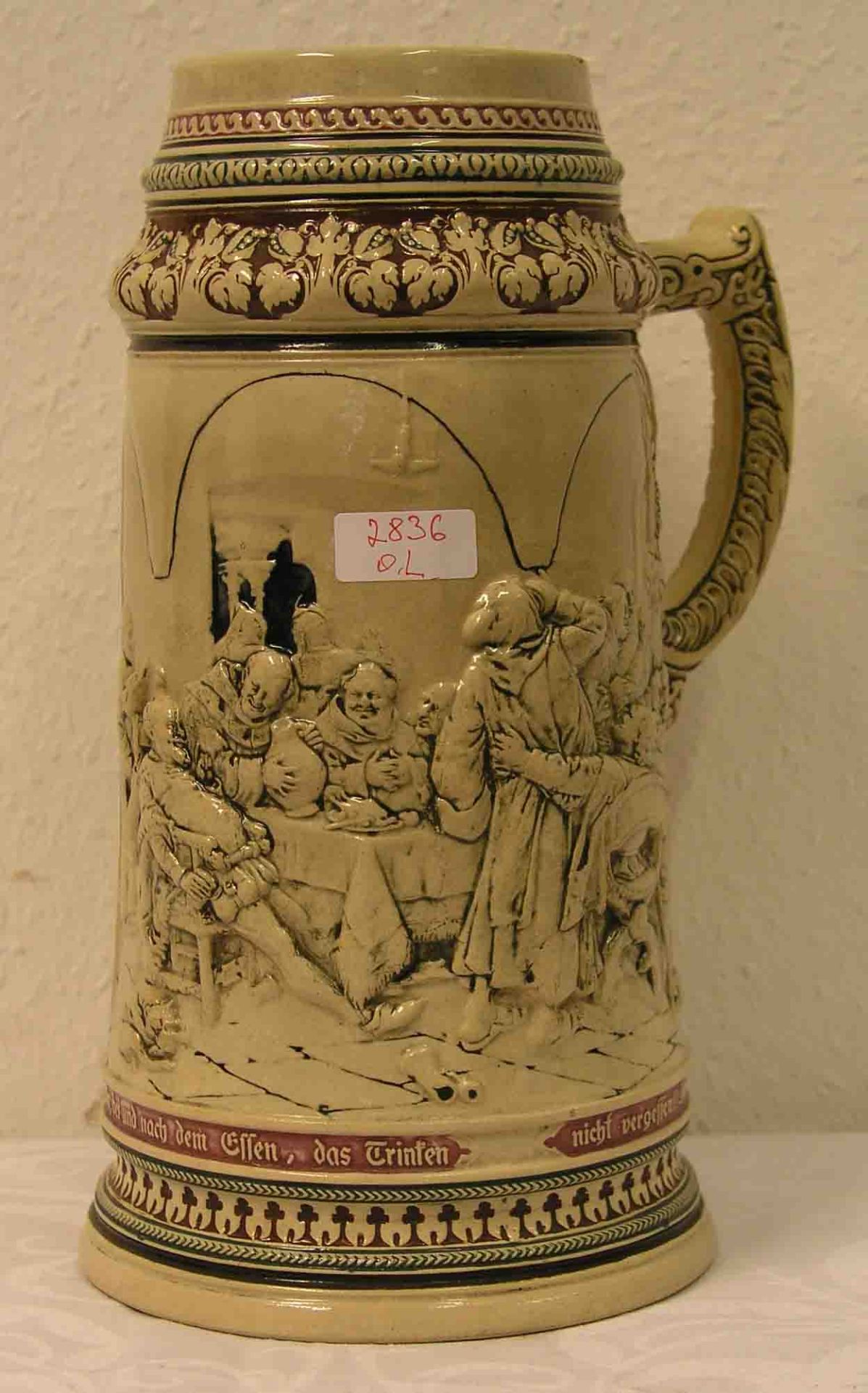 Bierkrug um 1900. 4 Liter. Elfenbein-Steinzeug, reliefierte Wandung "Trinkgelage";minimaler Riss.