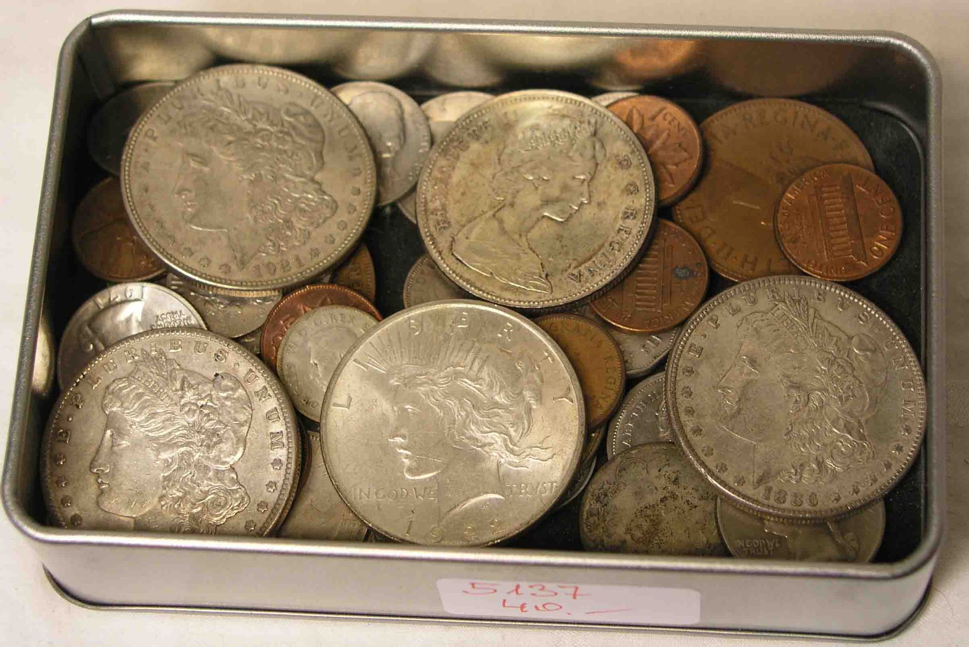 Posten Kleinmünzen, hauptsächlich amerikanische. Dazu: Silber Dollar, Canada 1966 und viermal 1