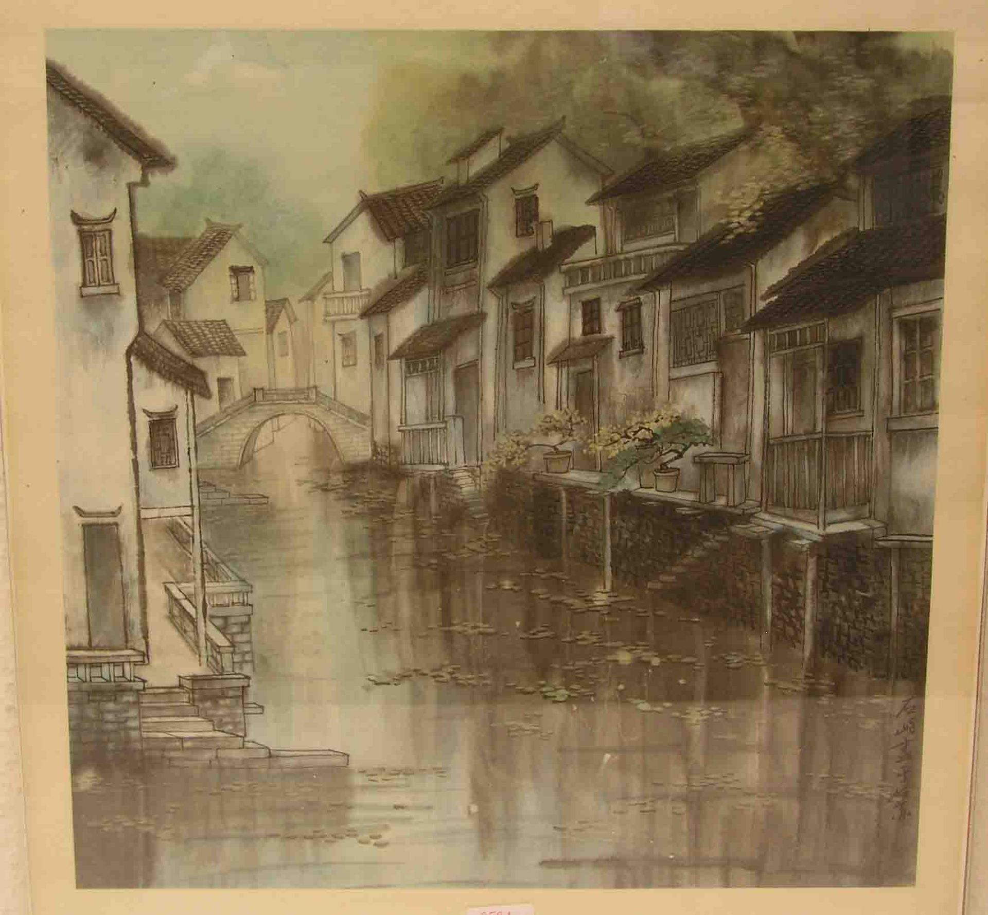 China: "Wasserstraße mit Häusern und Brücke". Farblithografie. 44 x 44,5cm. Bildhalter.