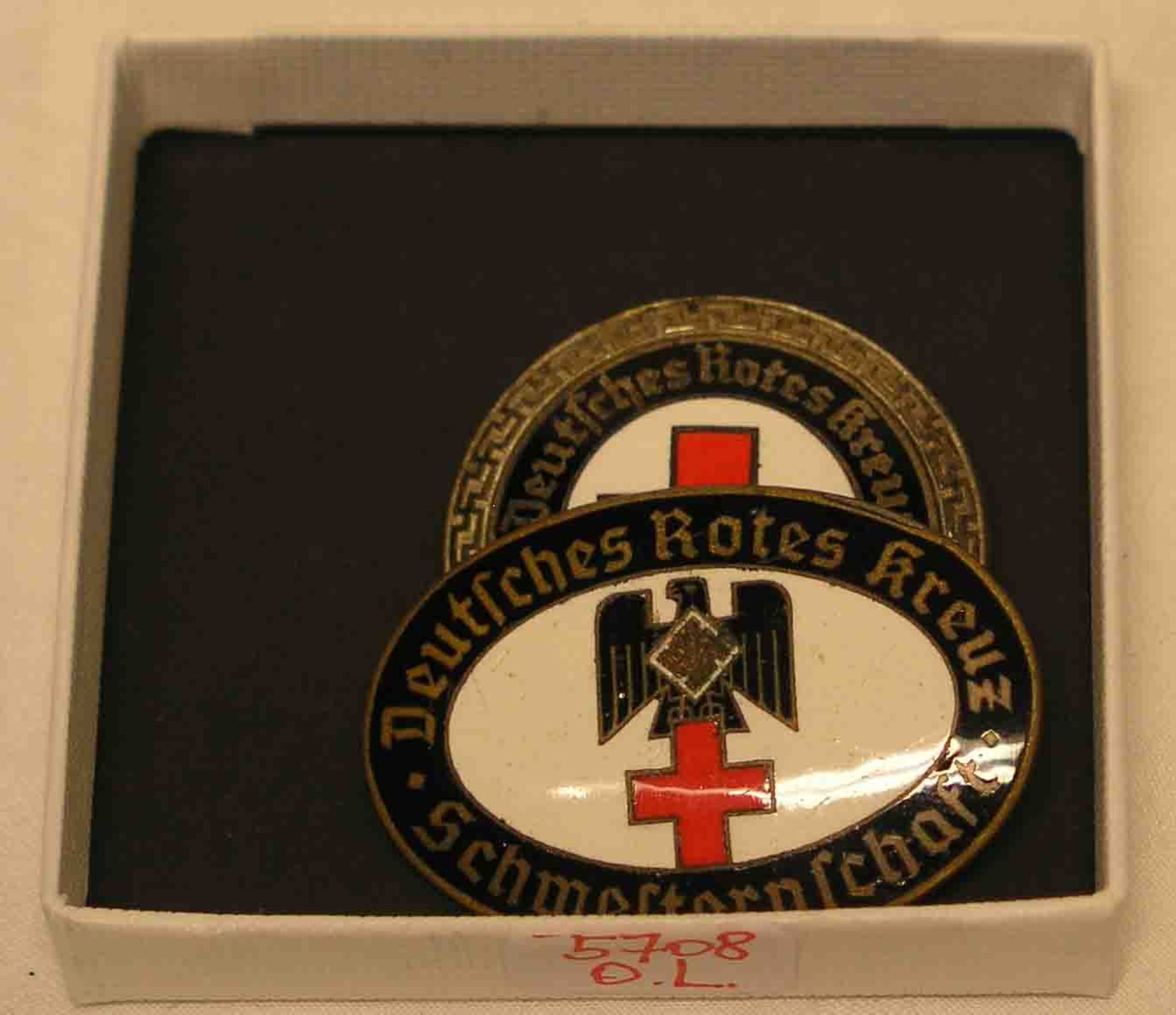 III. Reich. Rotes Kreuz, zwei Abzeichen. Schwesternschaft und Schwesternhelferin (besch.)