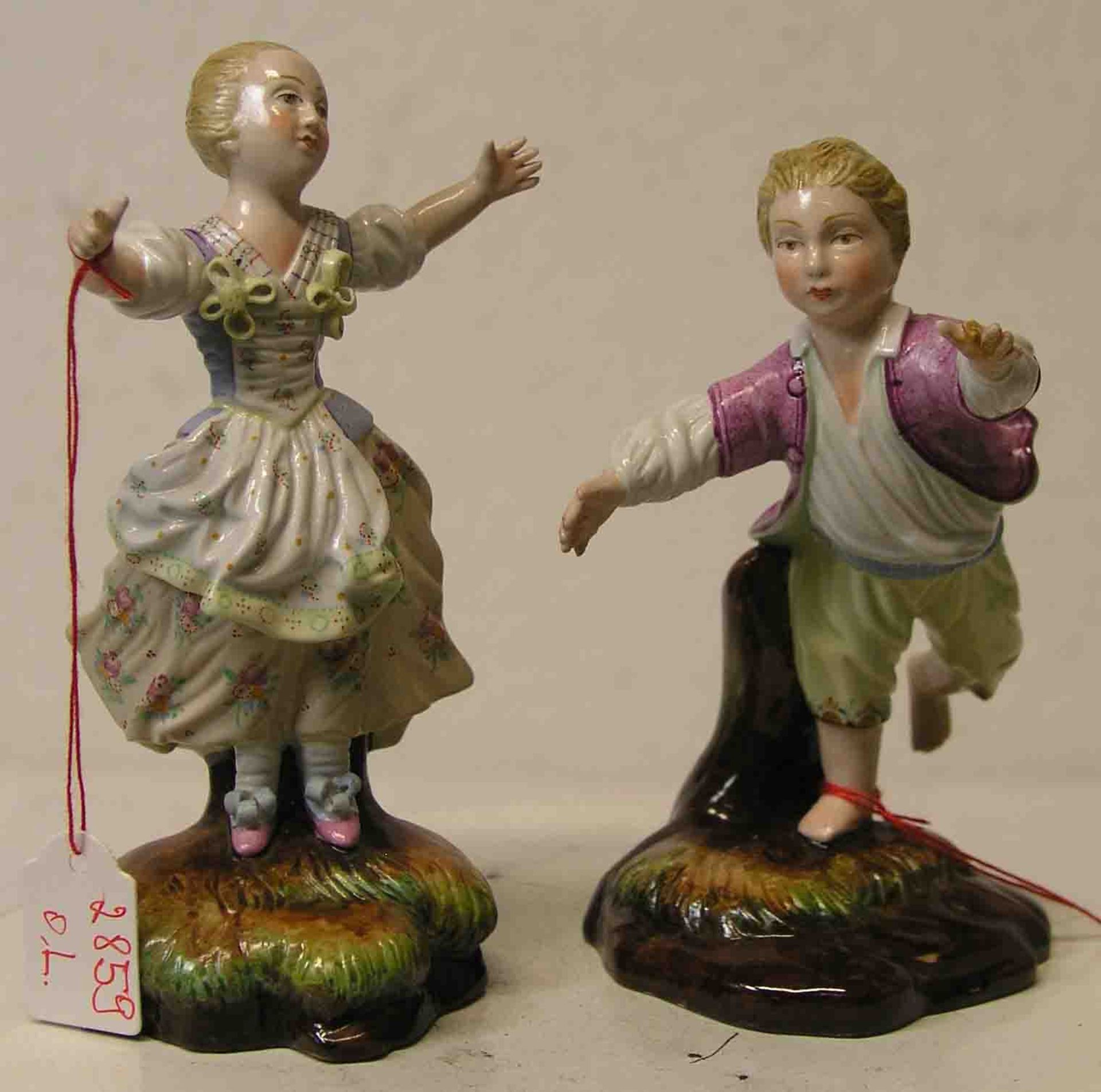 "Fröhliche Begegnung", zwei Teile. Porzellan, Höchst, farbig staffiert; best. Höhe:13,5cm.