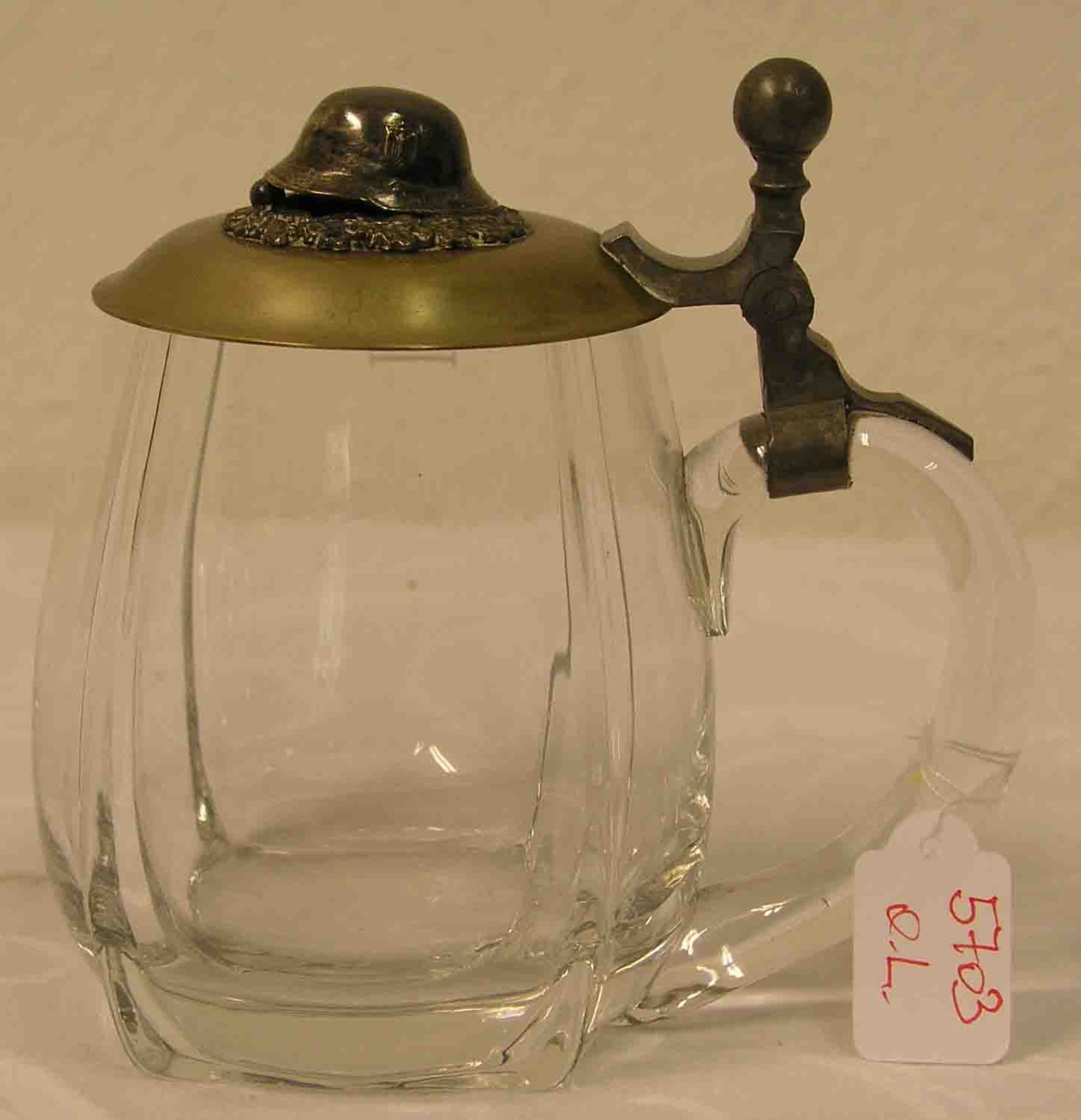 III. Reich. Glasbierkrug. 0,5 Liter. Zinndeckel mit Stahlhelm.