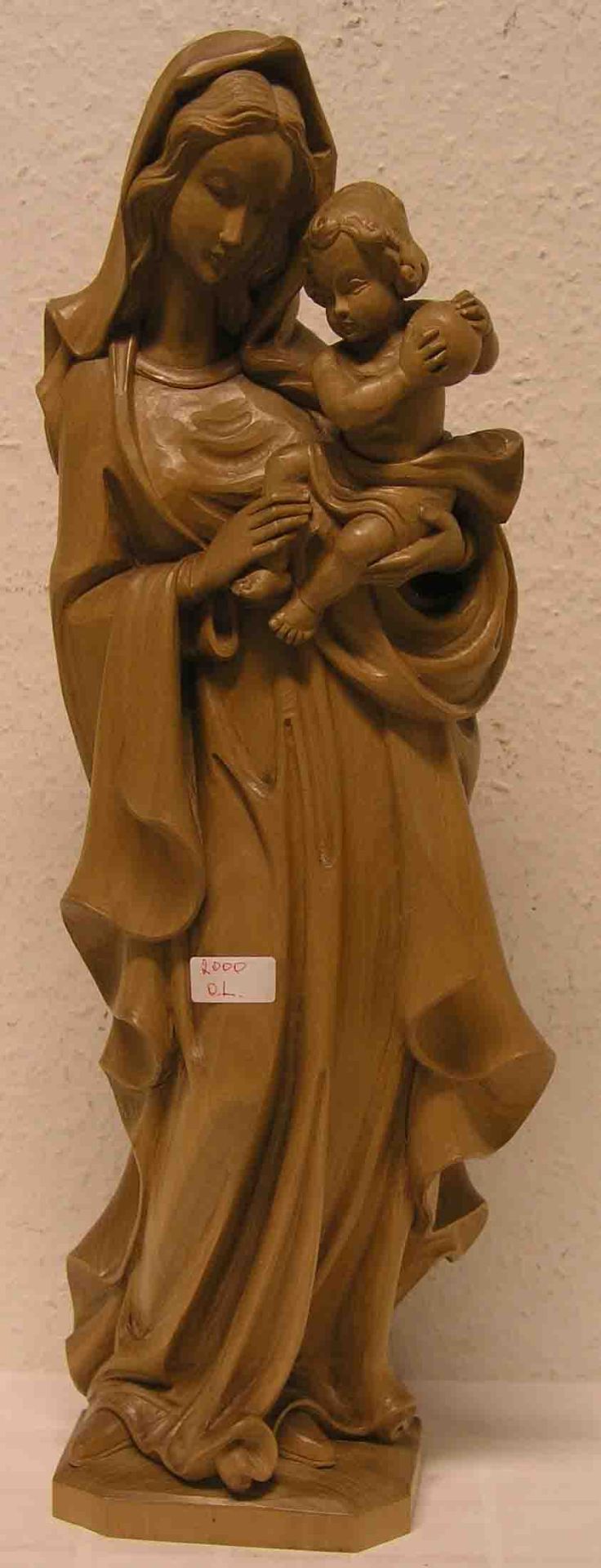 Madonna mit Kind. Holz geschnitzt. Südtirol. Höhe: 57cm.