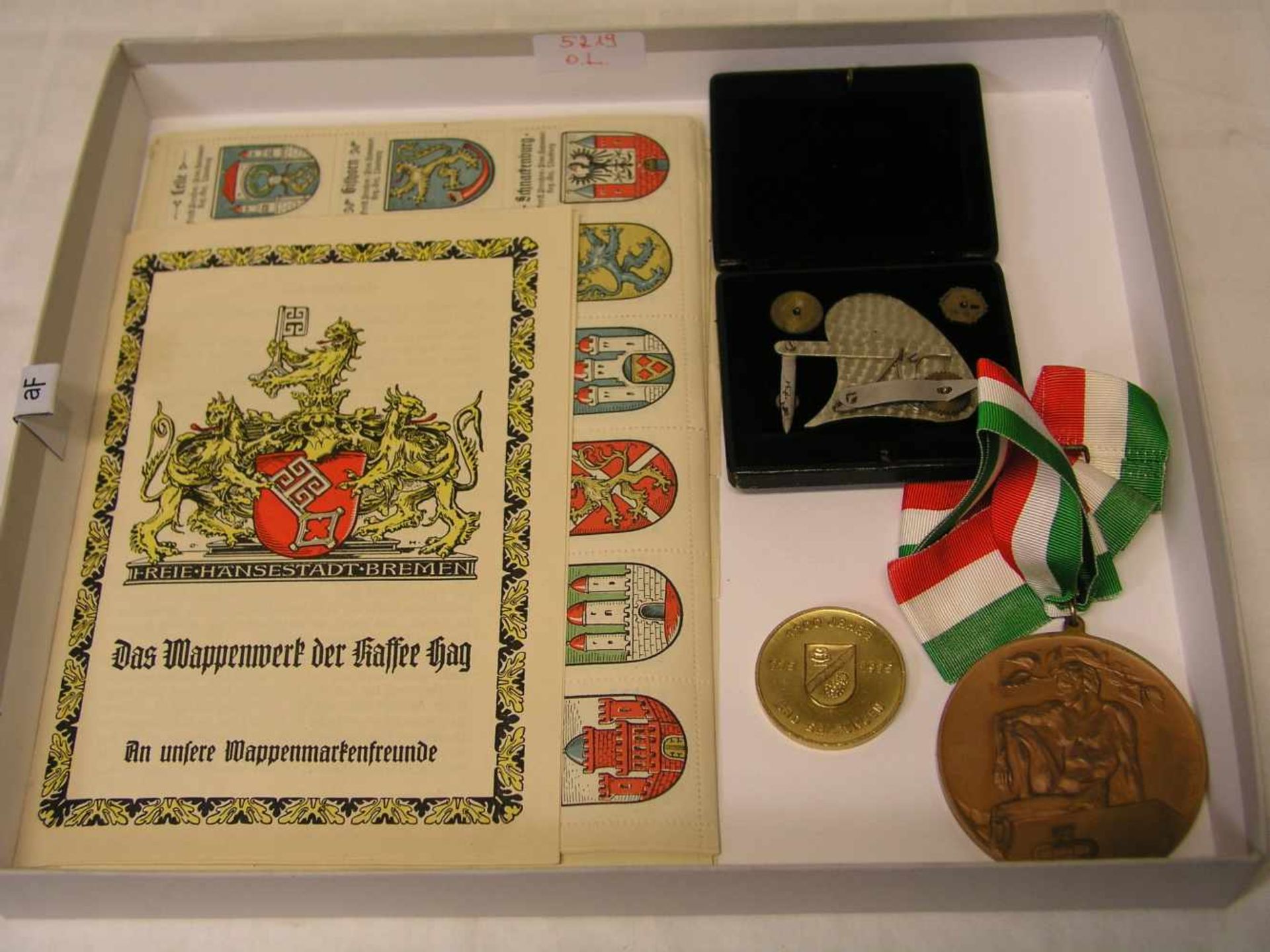 Posten Wappenmarken, hrsg. von Kaffee Hag. Dazu: Olympia-Medaille, Leichtathletik, Roma1974,
