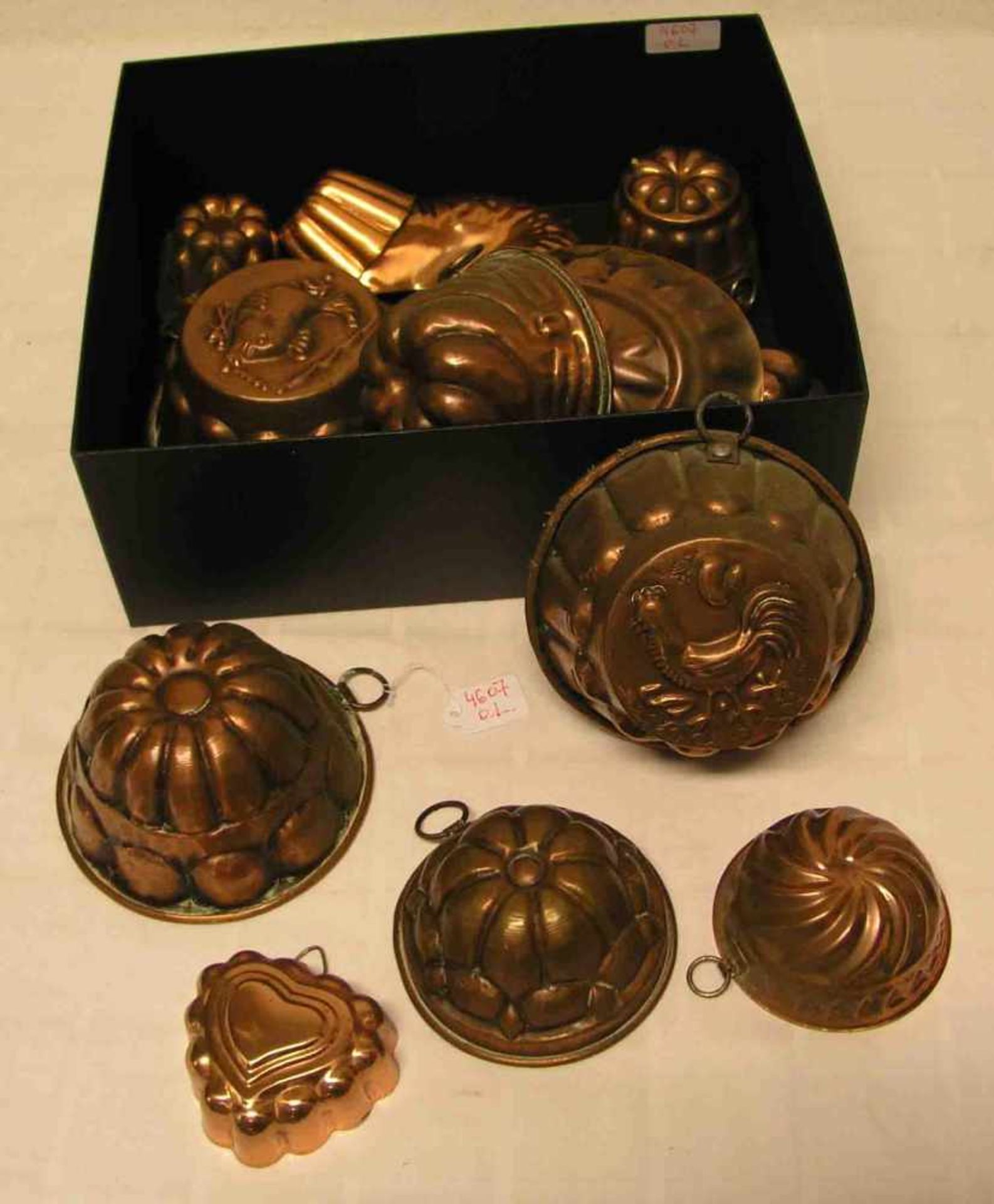 Posten von 15 Kupferformen. Durchmesser: 6 bis 13cm.