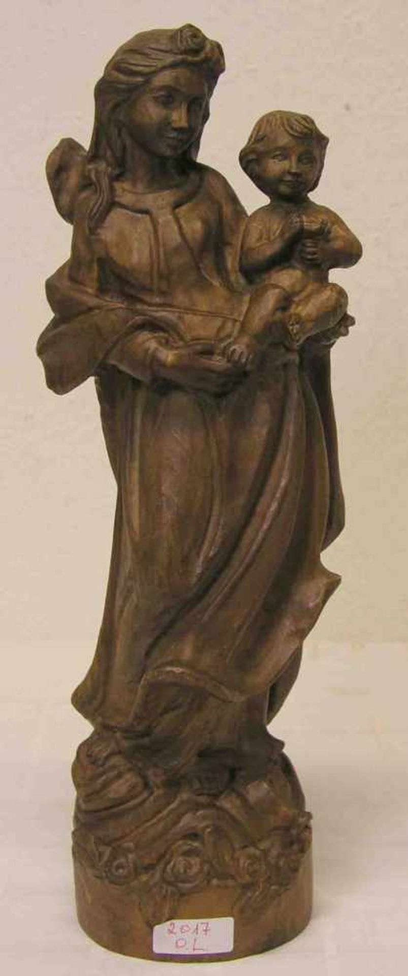 Madonna mit Kind. Holz geschnitzt, Höhe: 40cm.