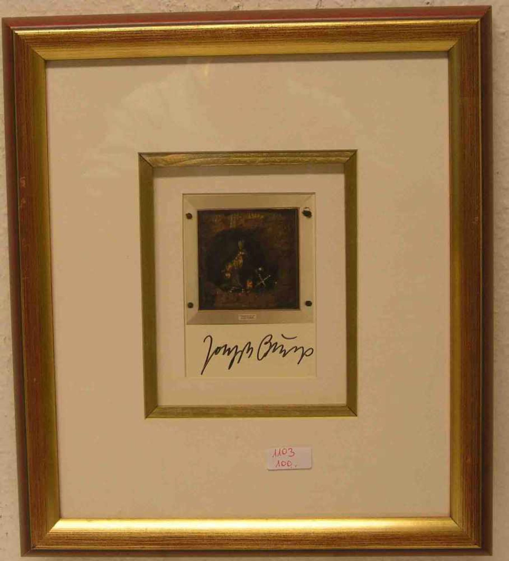 Beuys, Joseph: "Friedenshase mit Zubehör". Seltenes handsigniertes Multiple, 14 x 10cm,Rahmen mit