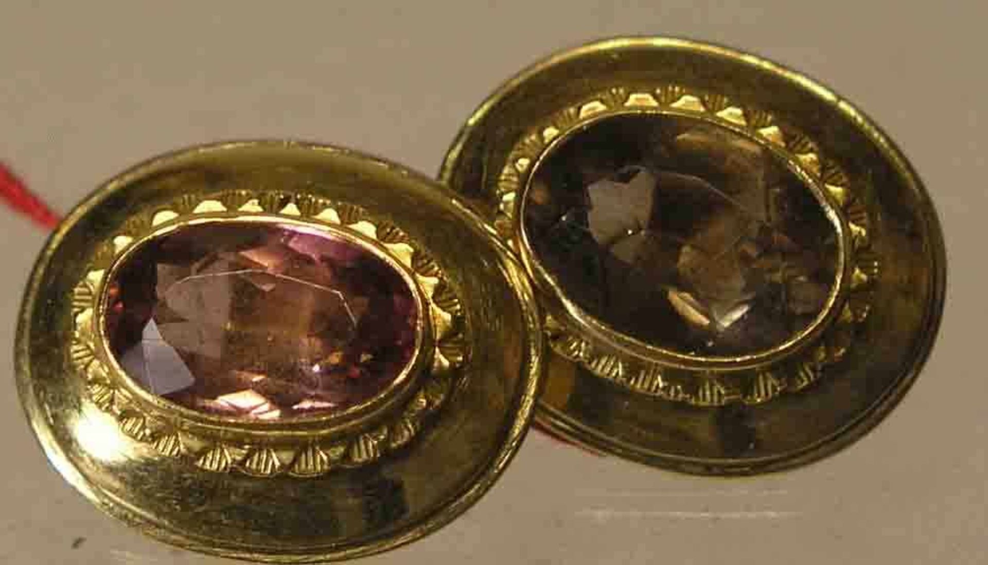 Schmuckknopf für Knopfloch. Gelbgold 14 kt., mit Amethyst und Rauchquarz, 8,5 Gramm.