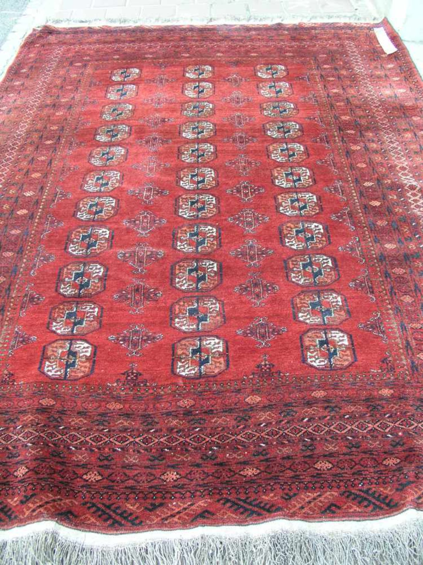 Teppich. Orient. Afghanistan. Buchara-Muster, dunkelrot-, schwarz-grundig, ca. 290 x205cm.- - -20.17