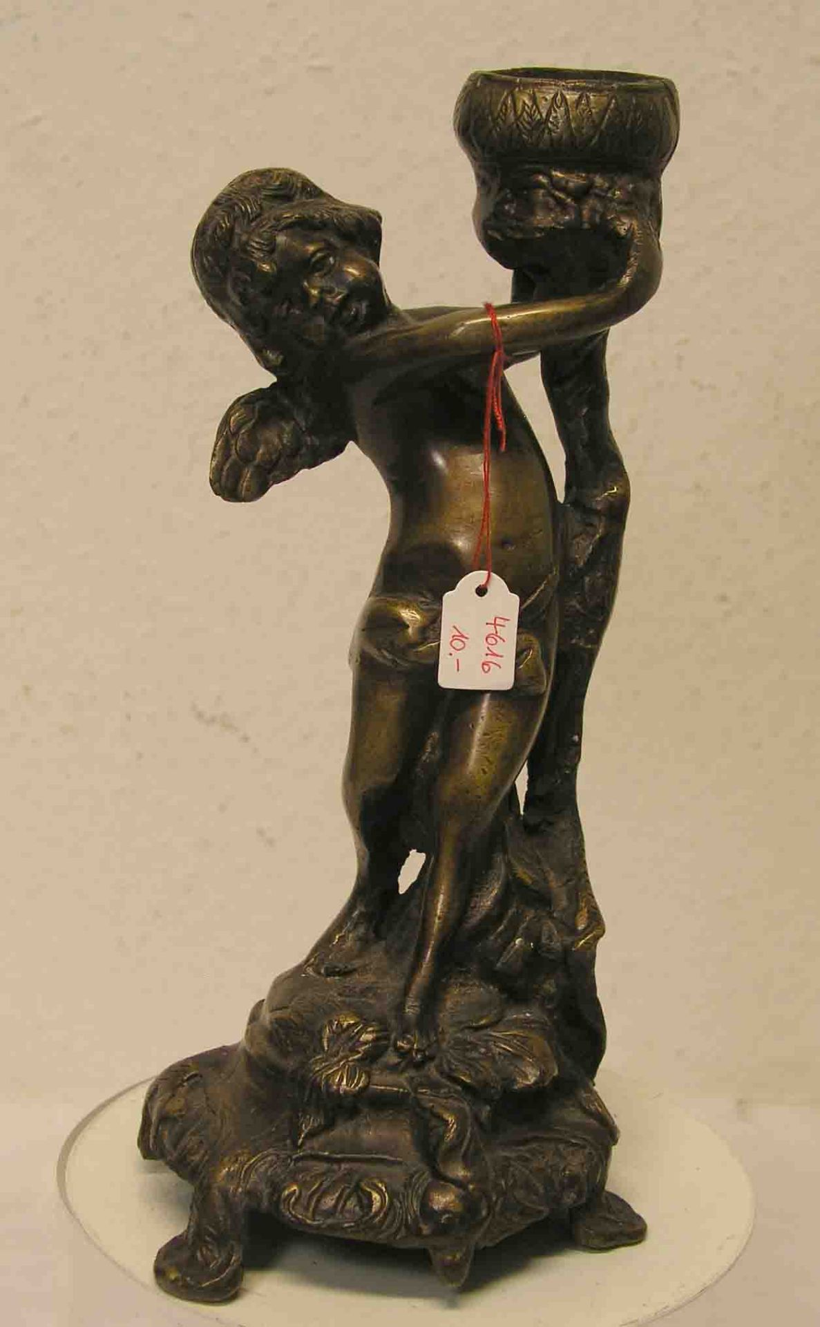 Leuchterengel. Voll plastische Bronzefigur, Höhe: 28cm.- - -20.17 % buyer's premium on the hammer