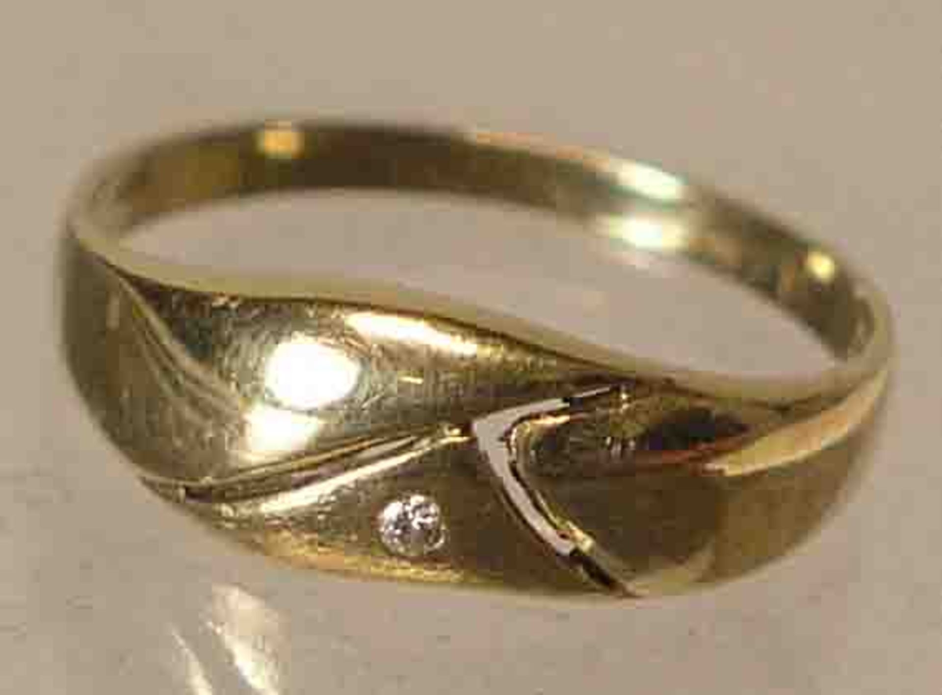 Damenring. 14 kt. Gold, verschlungener Ringkopf. RG 54/55. 1,7 Gramm.- - -20.17 % buyer's premium on