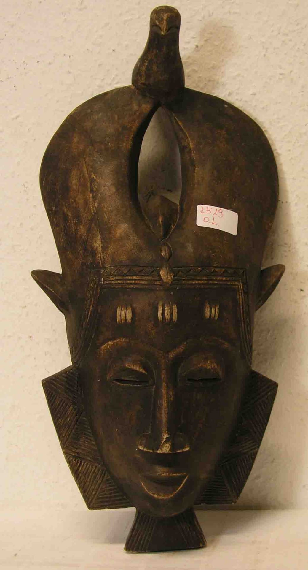 Afrika. Holzmaske. Höhe: 48cm.- - -20.17 % buyer's premium on the hammer price19.00 % VAT on buyer's