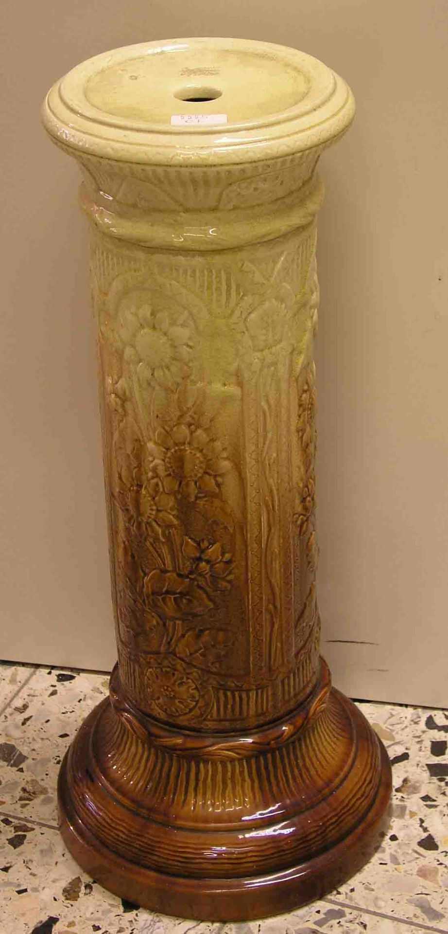 Blumensäule, um 1900. Fayence, braun/gelb. Höhe: 66cm.- - -20.17 % buyer's premium on the hammer