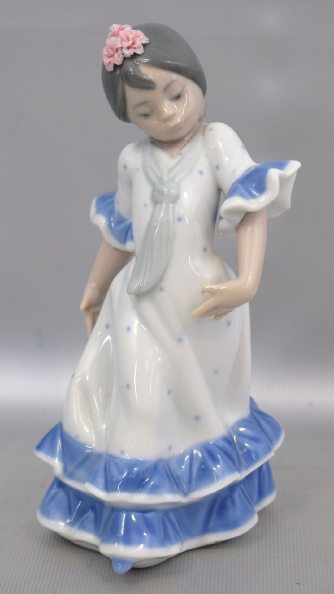 Kleine Tänzerinbunt bemalt, H 16 cm, FM Lladro -zugunsten des Kinderhospiz Balthasar-