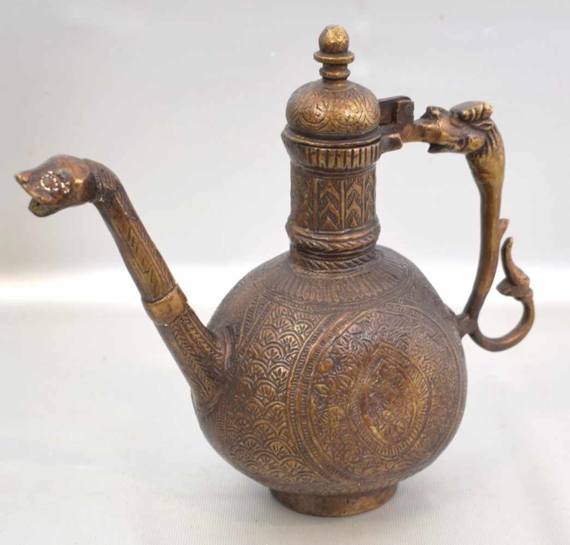 Orientalische TeekanneBronze, verzierter Griff und Ausgießer, H 25 cm