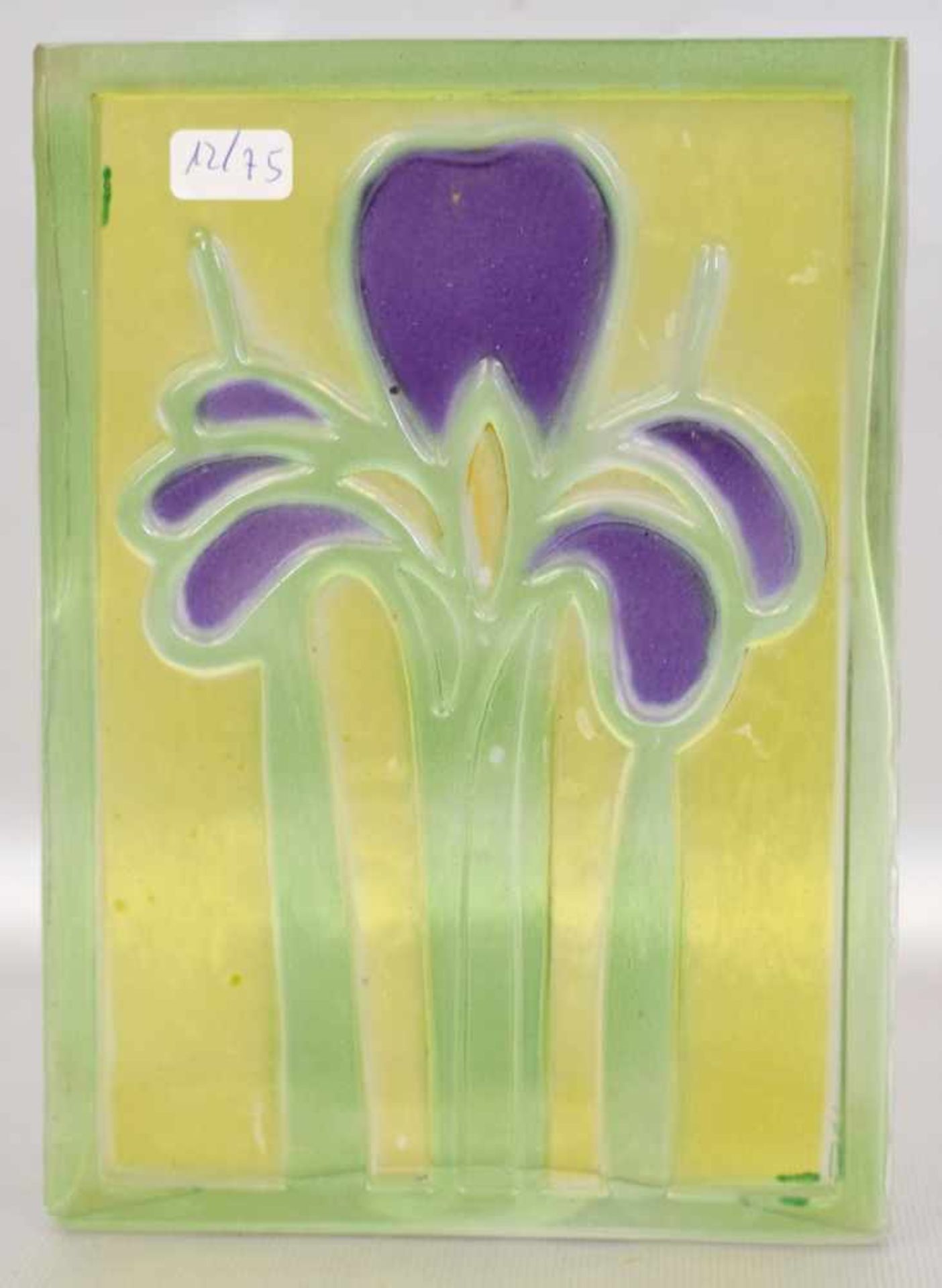 Vaserechteckig, farbl. Glas, Wandung mit lila/gelb/grüner Blüte verziert, H 18 cm, B13 cm