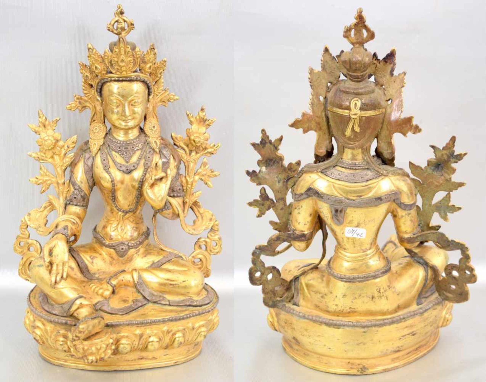 Sitzender BuddhaMetall, gold und silberfarben gefasst, Boden Kupfer, mit Verzierung, H 32 cm, B 21