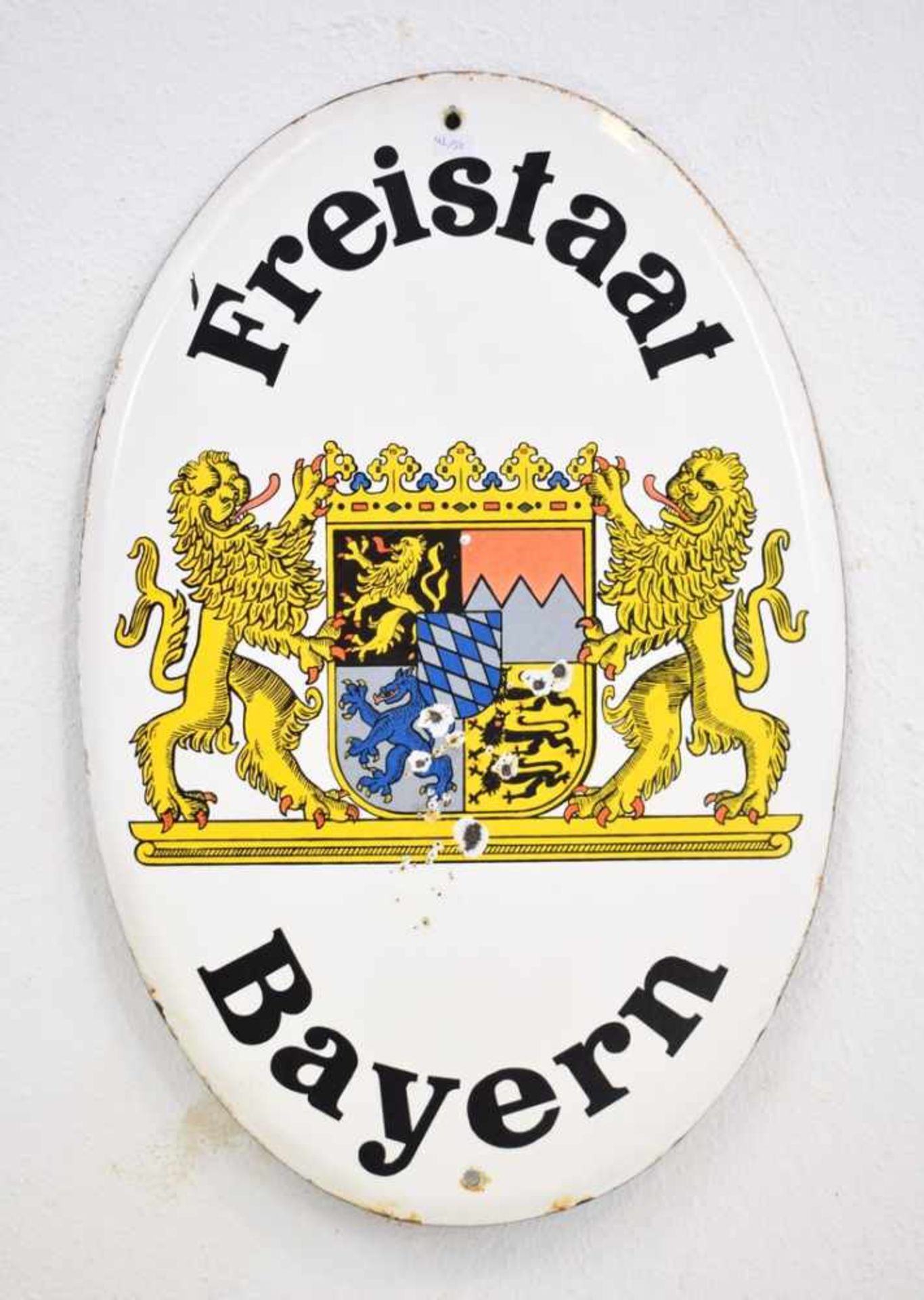 Emailleschildmit der Aufschrift "Freistaat Bayern", oval, 35 X 51 cm