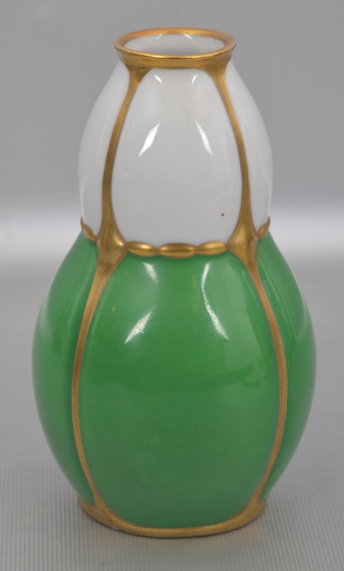 Jugendstil-Vaseleicht gebaucht, weiß und grün, gold verziert, H 14 cm, FM Melzer & Ortloff, um 1910