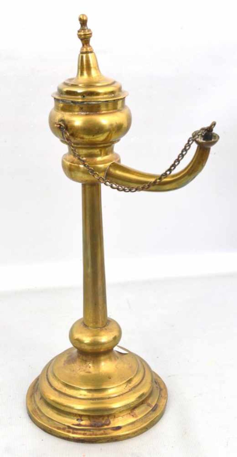 Biedermeier-ÖllampeMessing, runder Fuß und Schaft, H 35 cm, 19. Jh.