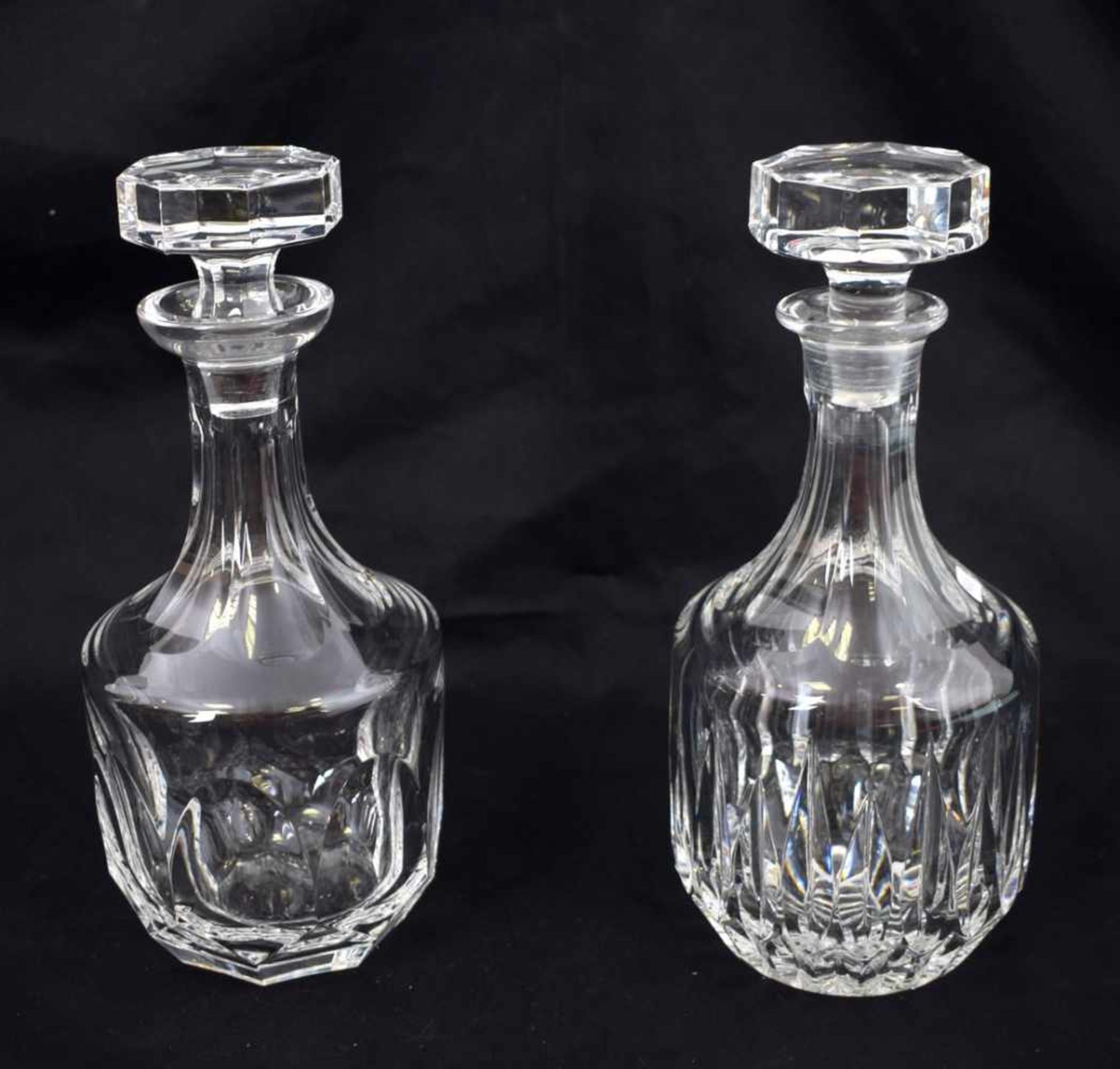 Paar Karaffenfarbl. Glas, geschliffen, H 26 cm