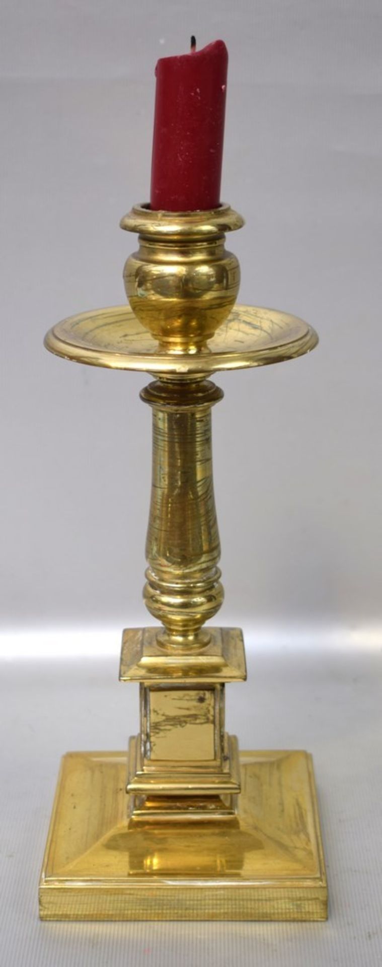 Tischkerzenleuchter1-lichtig, Messing, quadratischer Fuß und Schaft, H 23 cm, 19. Jh.