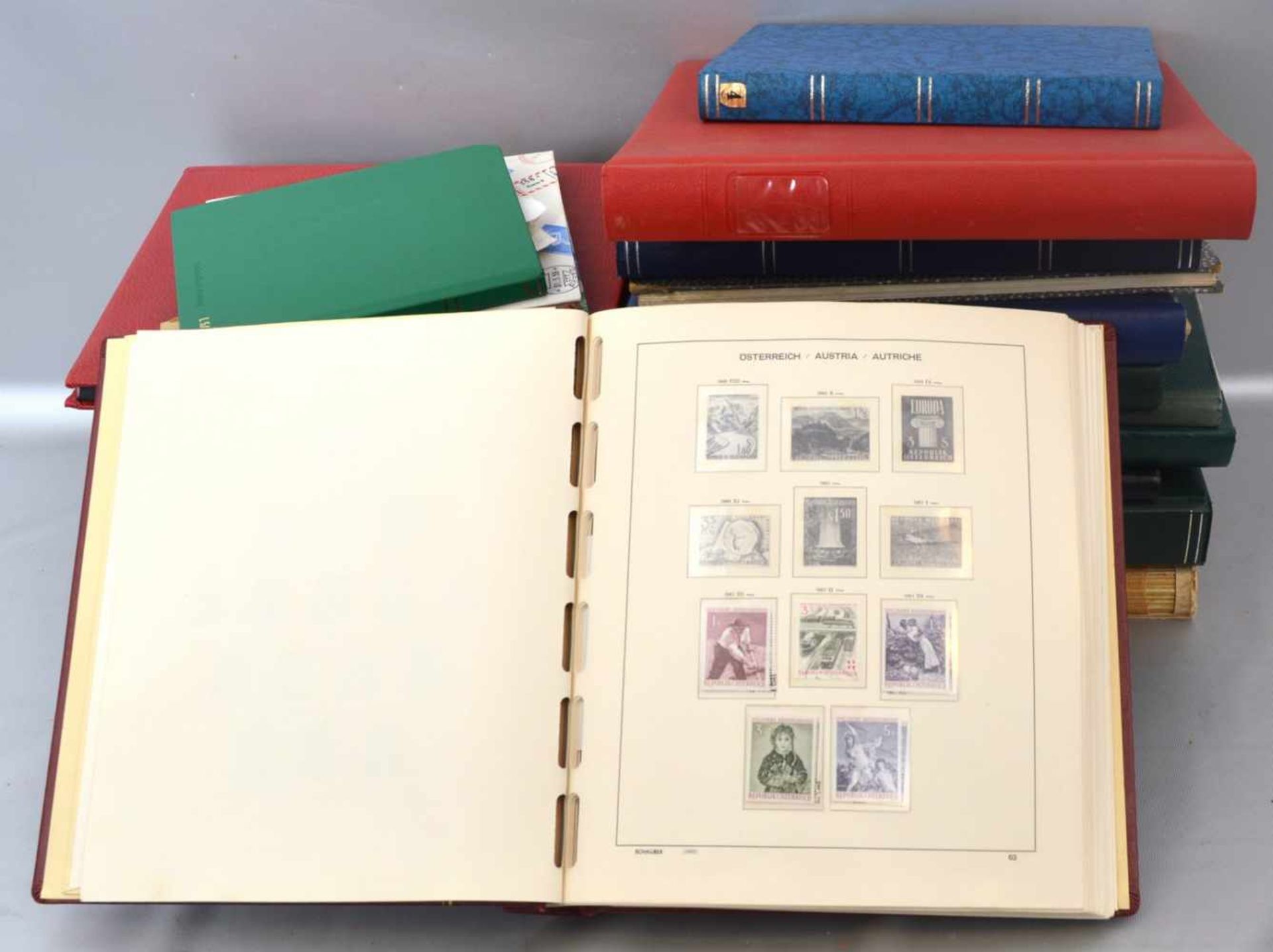 Konvolut Briefmarken15 Alben, verschiedene Ausführungen