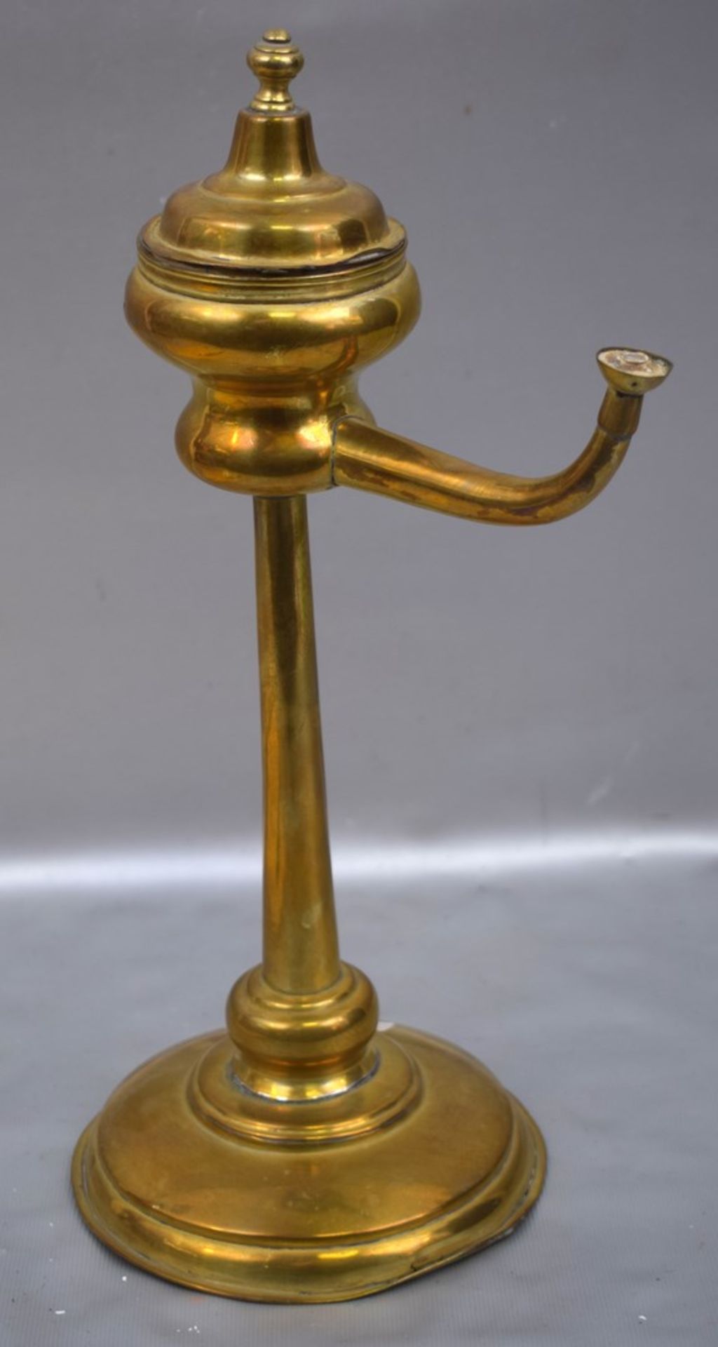 Biedermeier-ÖllampeMessing, rund, runder Schaft, H 33 cm, 19. Jh.