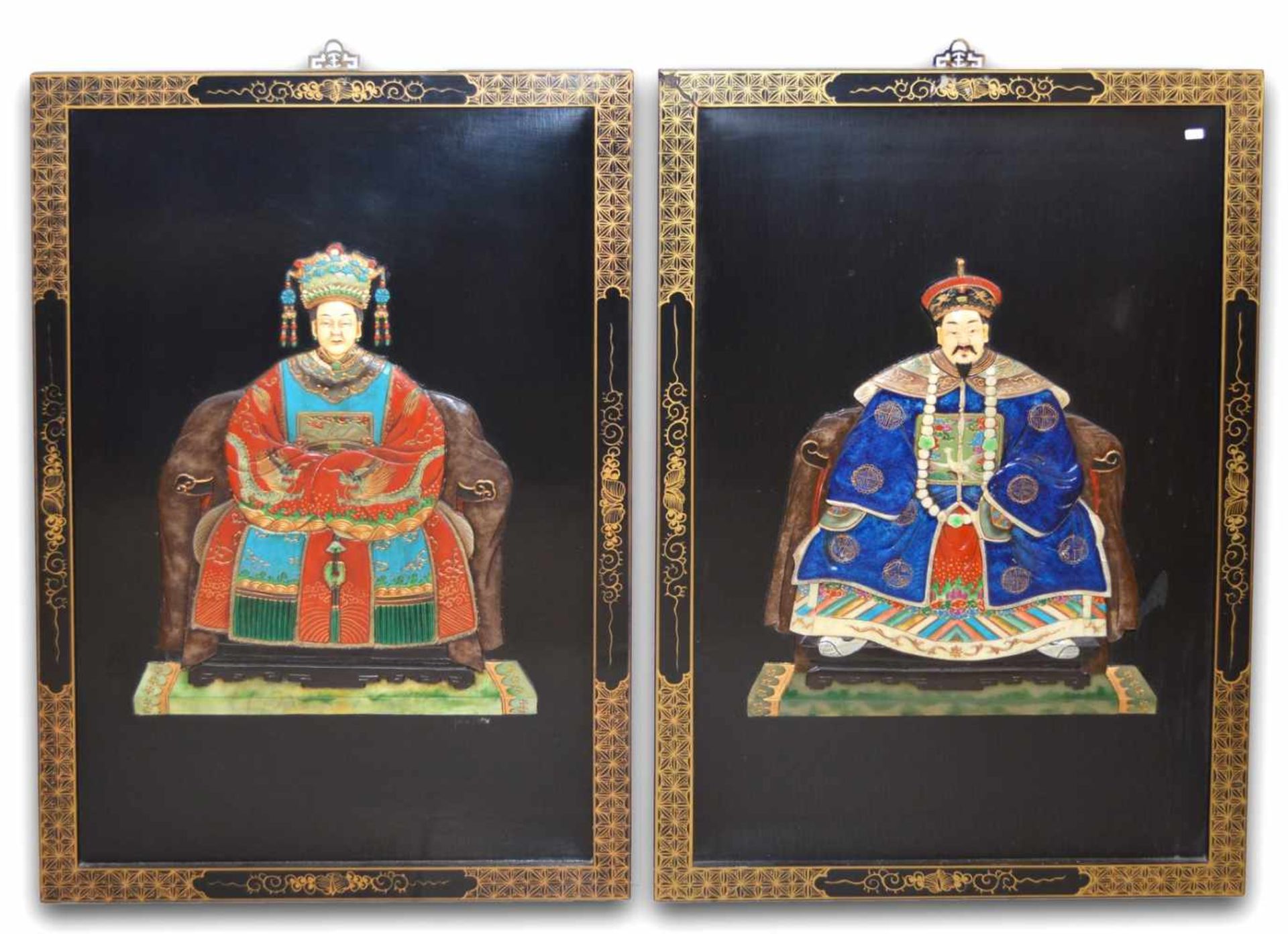 Zwei asiatische Reliefbilderasiatisches Kaiserpaar, Hartholz, geschnitzt, bunt bemalt,