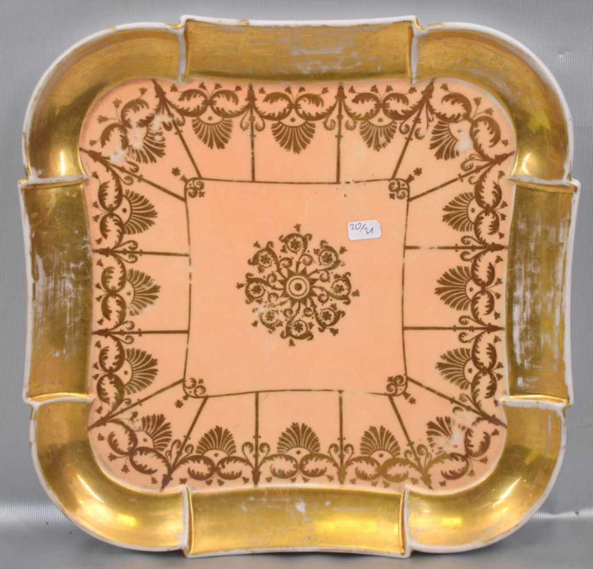 Anbietplattequadratisch, breiter Goldrand, Spiegel mit Barock-Ornamenten gold bemalt, 30 X 30 cm,