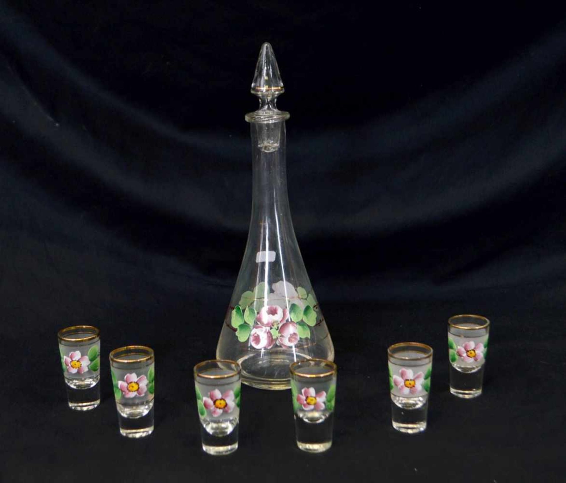 Likörkaraffe mit sechs Gläsernfarbl. Glas, mit bunter Blumenbemalung, H 26 cm, um 1900