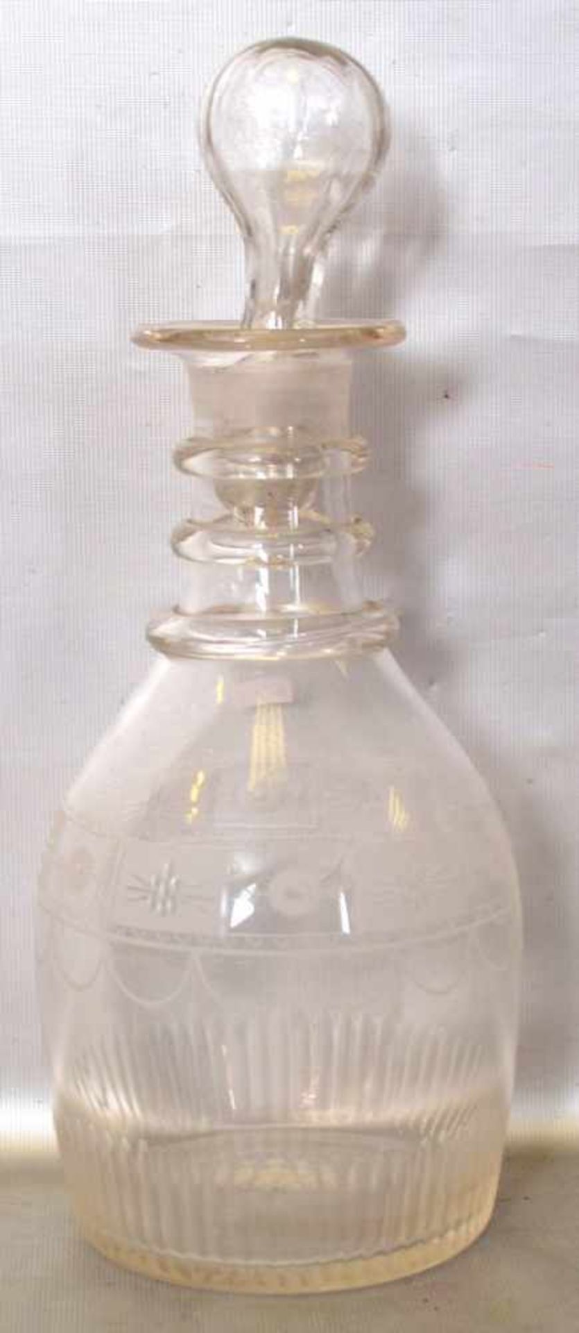 Biedermeier-Karaffefarbl. Glas, geschliffen verziert, H 29 cm, Mitte 19. Jh.
