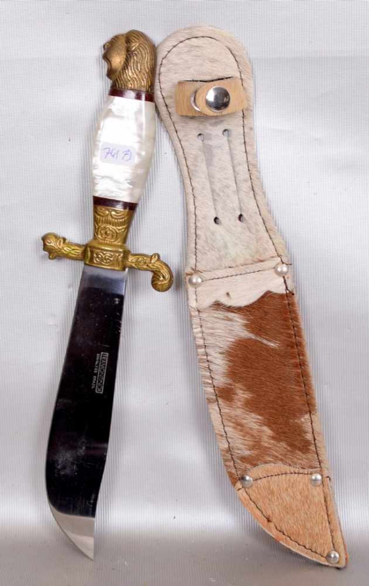 MesserGriff mit Messing, mit Löwenkopf verziert, Lederscheide, L 27 cm