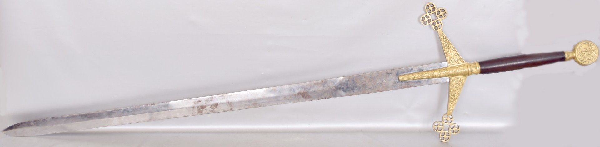 Zierschwertverziertes Messing mit Holzgriff, L 142 cm, Replika