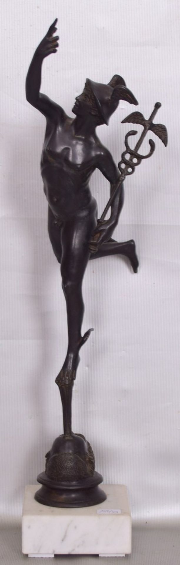 Hermes der GötterboteBronze, patiniert, auf Sockel stehend, H 39 cm, um 1900