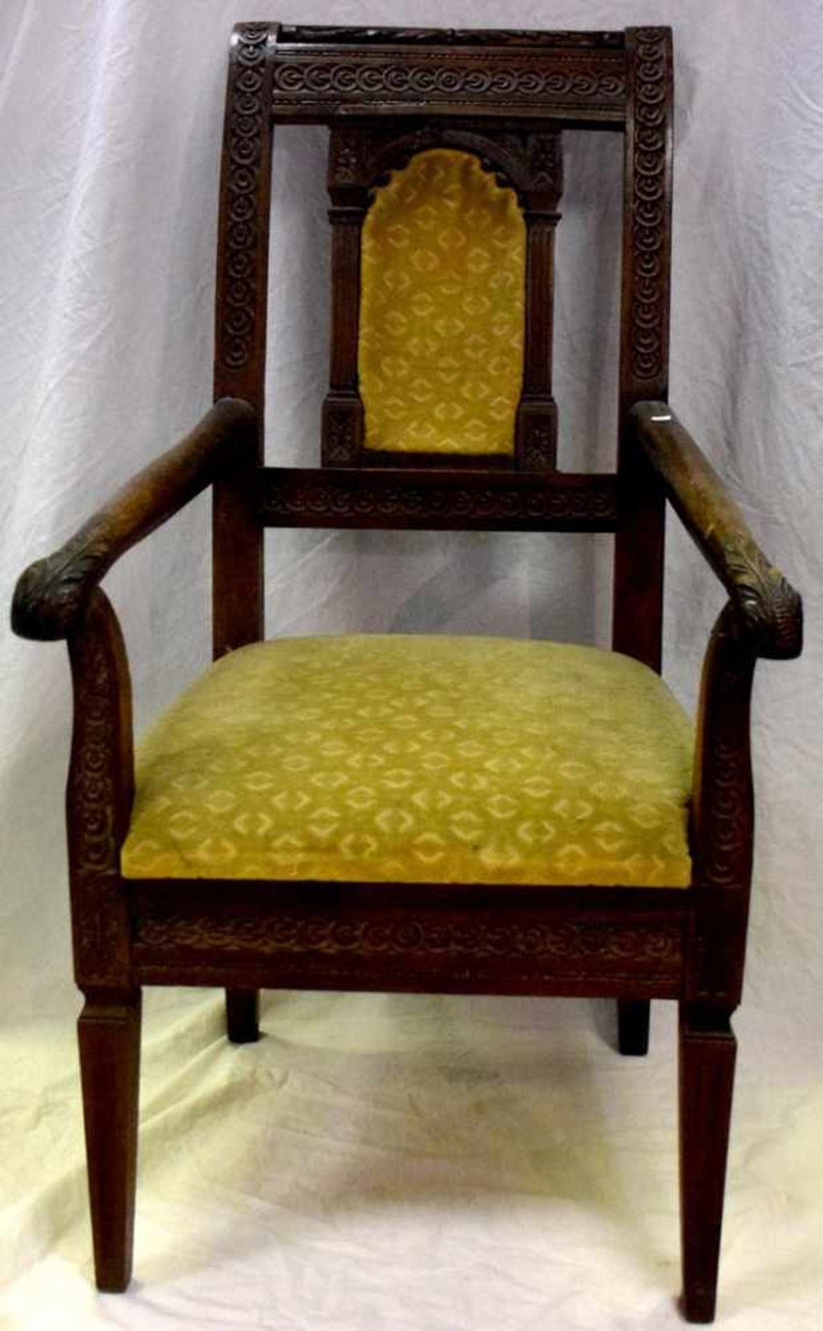 Louis-Seize SesselEiche, vier Vierkantbeine nach unten verjüngend, gebogener Rücken, Front und