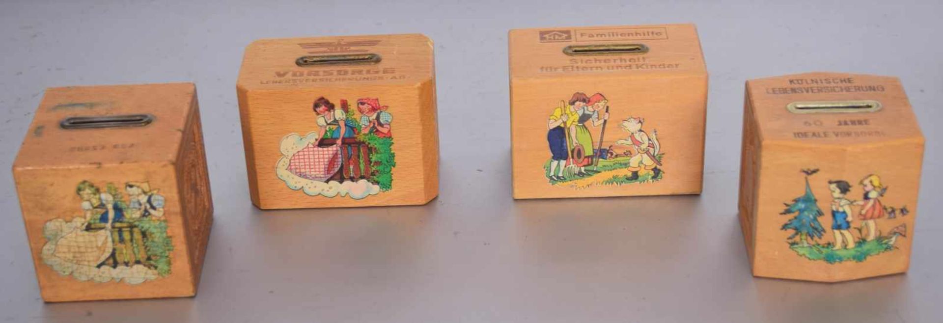 Konvolut vier SpardosenHolz, mit Märchenfiguren verziert, ca. 7 X 7 cm, 50er/60er Jahre