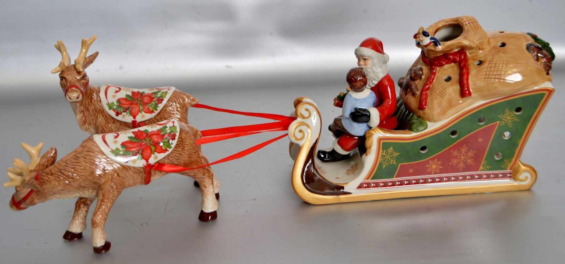 Weihnachtsschlittenmit zwei Rentieren, Nikolaus mit Kind, bunt bemalt, Teelichthalter, H 16 cm, L