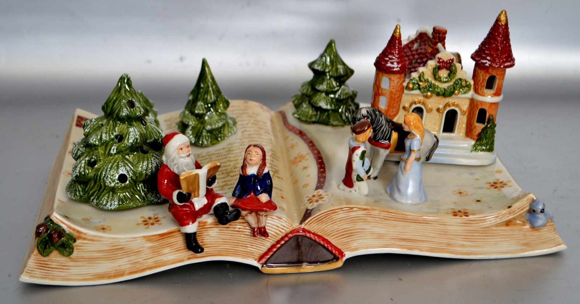 Weihnachtsspieluhrin Form eines aufgeschlagenen Buches, dekoriert mit Tannenbäumen, Nikolaus,
