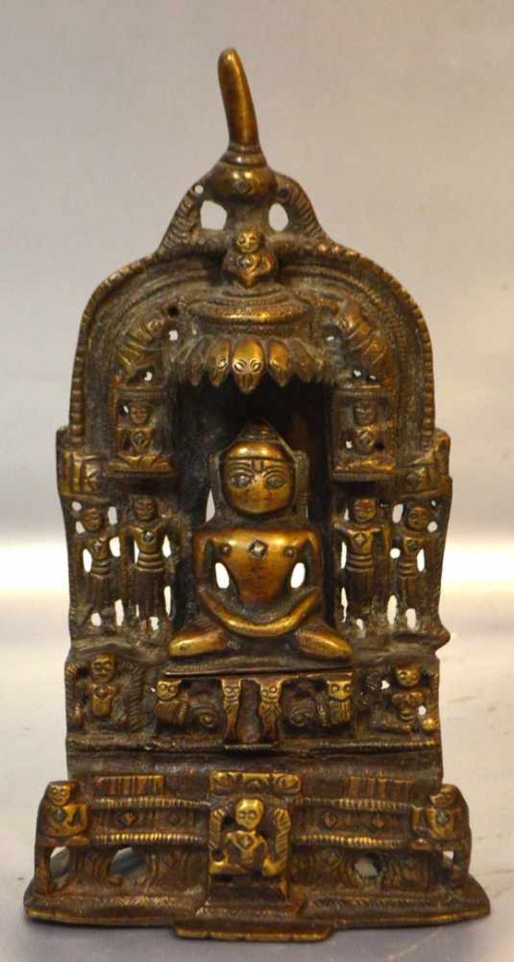 Sitzender BuddhaBronze, aufwendig verziert, rückseitig mit Schriftzeichen, H 20 cm, B 12 cm, 18./19.