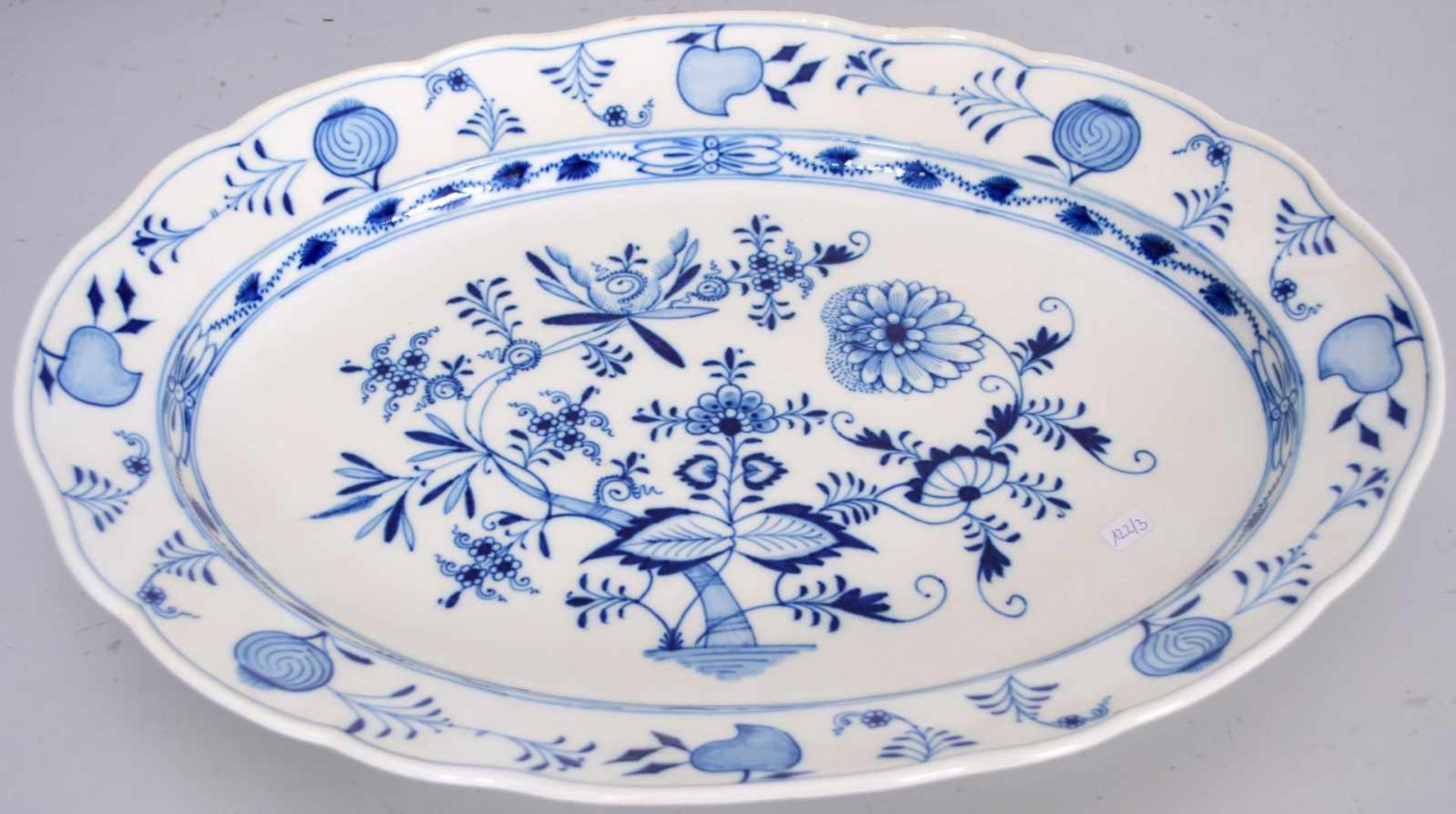 Anbietplatteoval, breiter gewellter Rand, Dekor blaues Zwiebelmuster, 33 X 47 cm, blaue