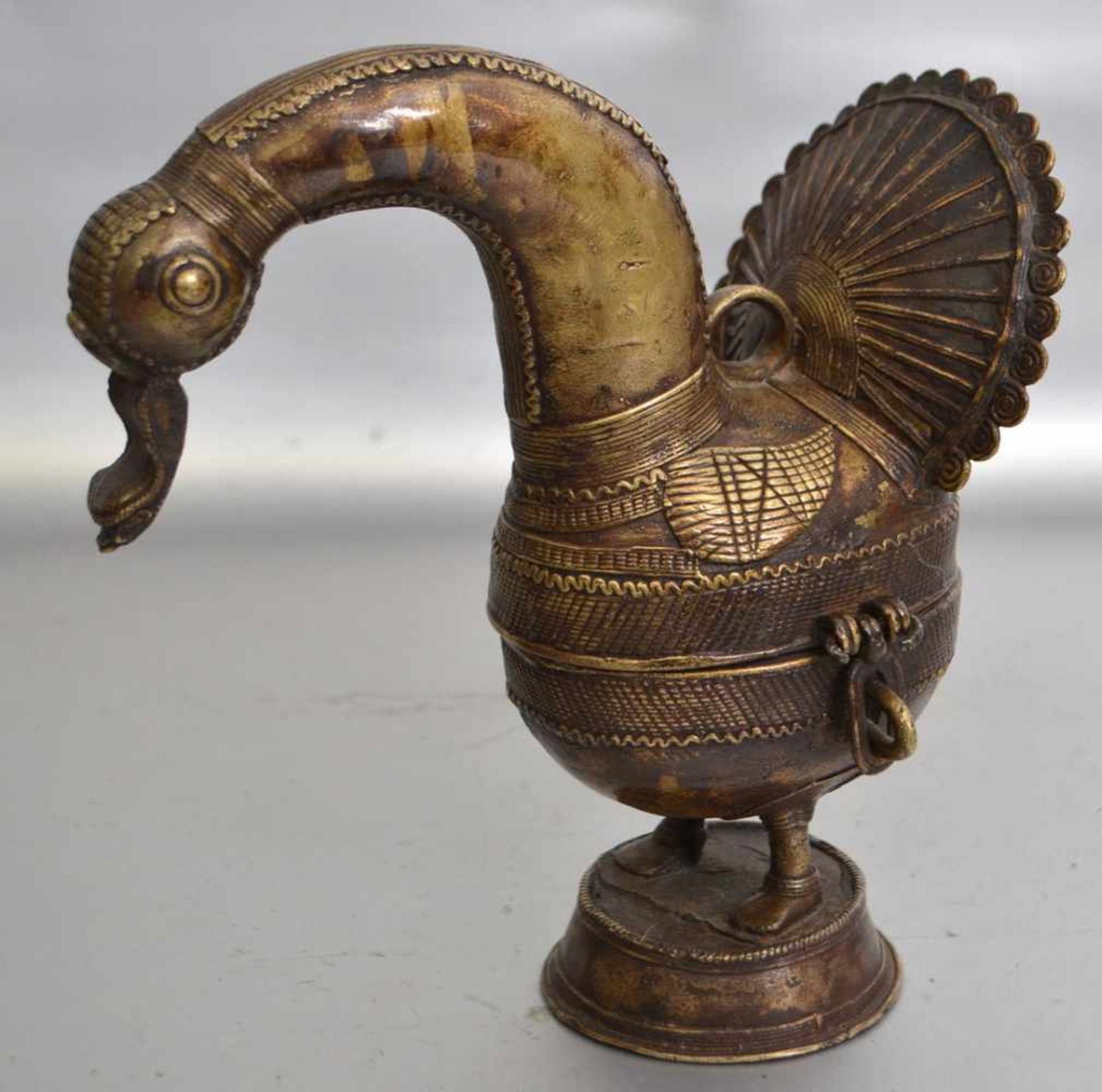 GefäßBronze, runder Fuß, in Form eines Vogels, aufklappbar, H 23 cm, L 20 cm