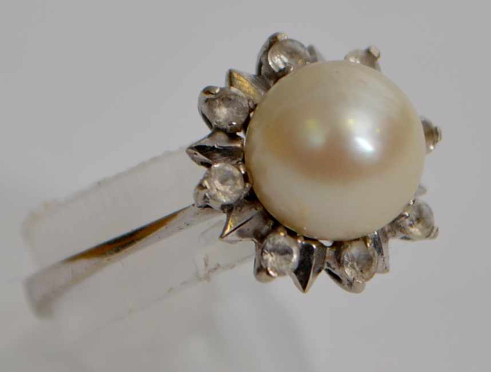 Damenring18 kt. Weißgold, mit acht Brillanten und einer Perle, RG 52