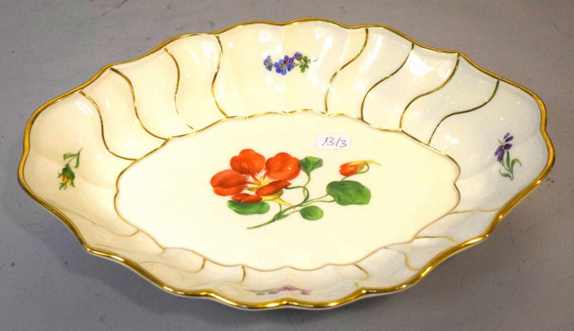 Gebäckschaleoval, Goldrand, Rand und Spiegel mit bunter Blumenbemalung, B 26 cm, I. Wahl, blaue