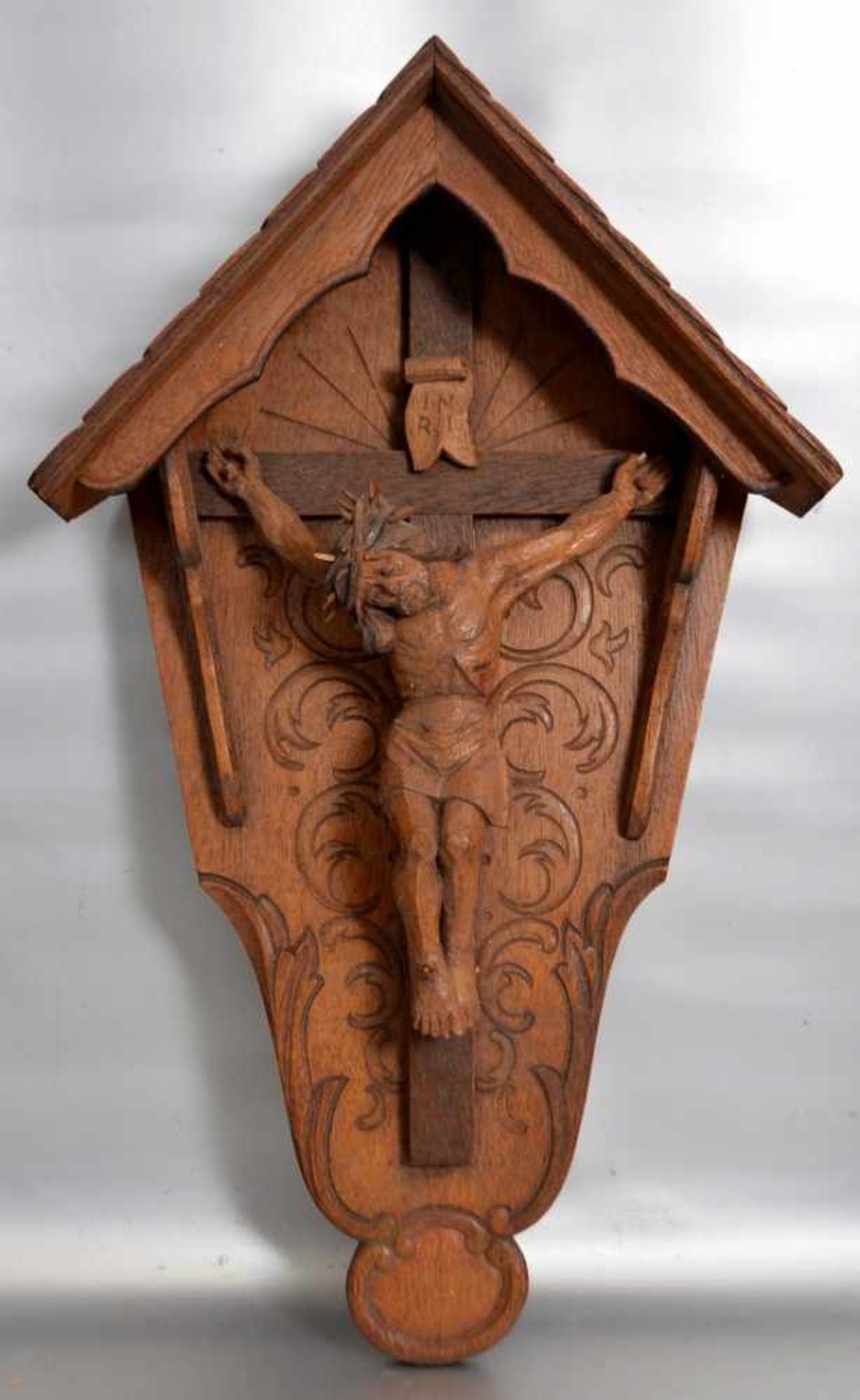 WegkreuzHartholz, geschnitzt, Christus am Kreuz, H 62 cm, B 37 cm, 19. Jh.